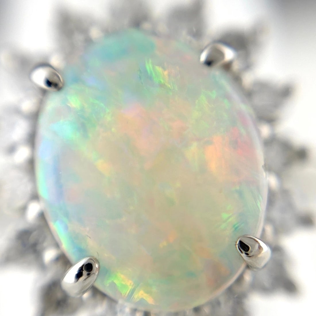 OPAL DESIGN RING PLATINUM RING MELEE DIAMOND RING: Opal Design Ring Platinum Ring Melee Diamond Ring Brand: Unbranded Type/Style: Ring Material: Pt900, Main Stone Opal /Secondary Stone:Natural Color: None Size: US5 Accessories: None Accessories