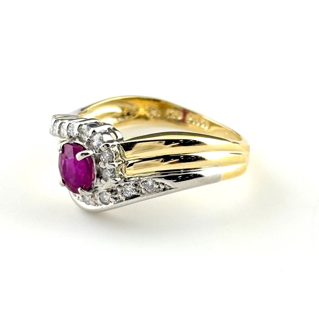 RUBY DESIGN RING YG PLATINUM RING 18K PT850 DIAMOND: Ruby Design Ring Yg Platinum Ring 18K Pt850 Diamond Brand: Unbranded Type/Style: Ring Material: 18K YG, Main Stone Ruby /Secondary Stone:Natural Color: YG Size: US6 Accessories: None Acces