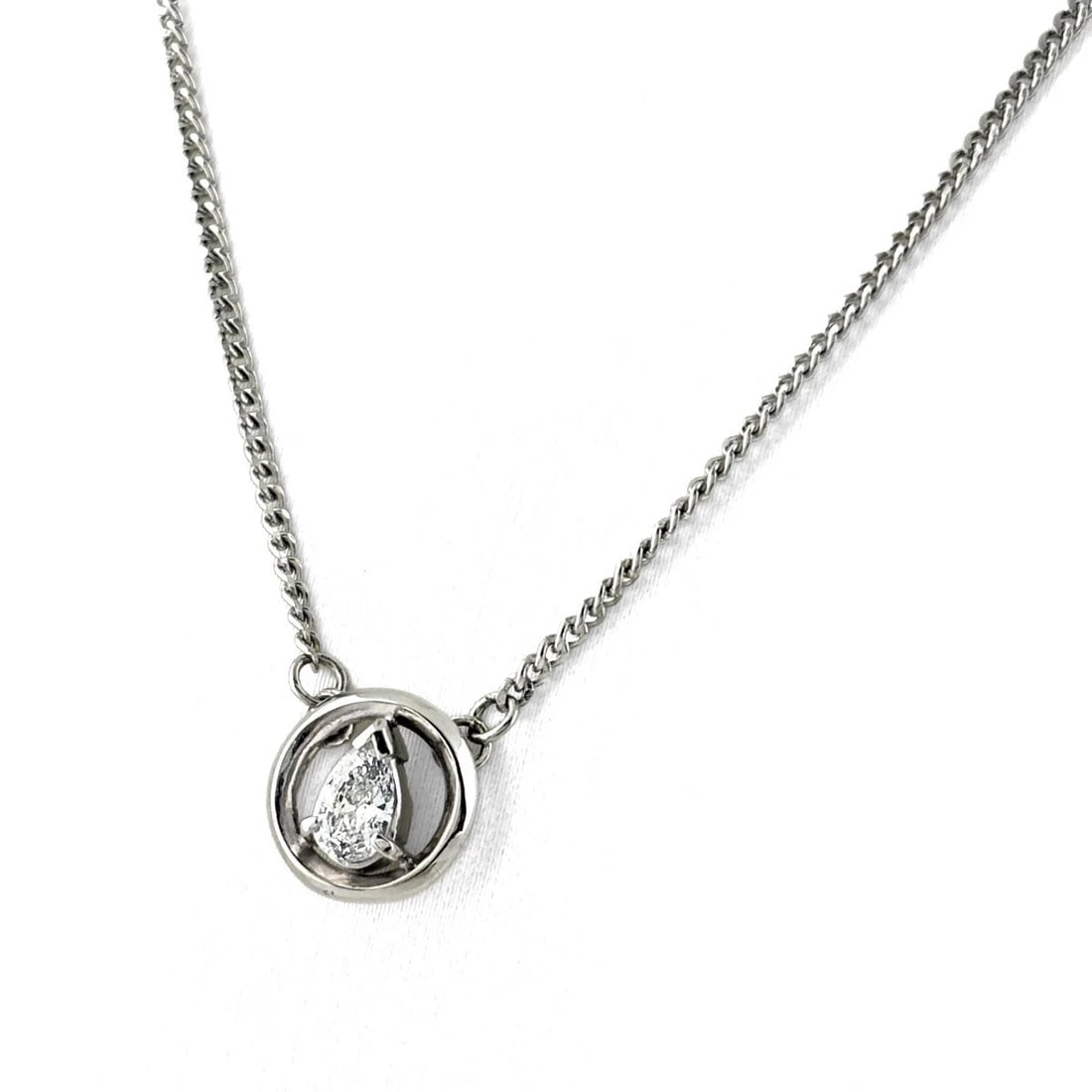 DIAMOND DESIGN NECKLACE PLATINUM PENDANT NECKLACE P: Diamond Design Necklace Platinum Pendant Necklace P Brand: Unbranded Type/Style: Necklace Material: Pt900, Main Stone Natural Color: None Size: 9.1x9.1mm(0.4") Accessories: None Accessories Notice: