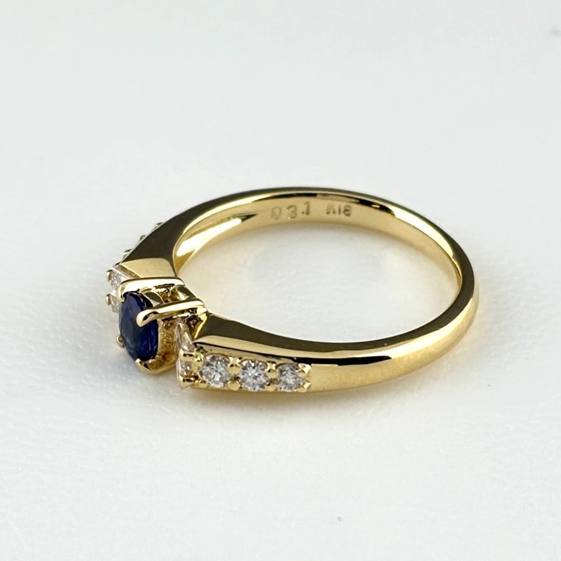 SAPPHIRE DESIGN RING YG MELEE DIAMOND RING: Sapphire Design Ring Yg Melee Diamond Ring Brand: Unbranded Type/Style: Ring Material: 18K YG, Main Stone Sapphire /Secondary Stone:Natural Color: YG Size: US6 Accessories: None Accessories Notice: