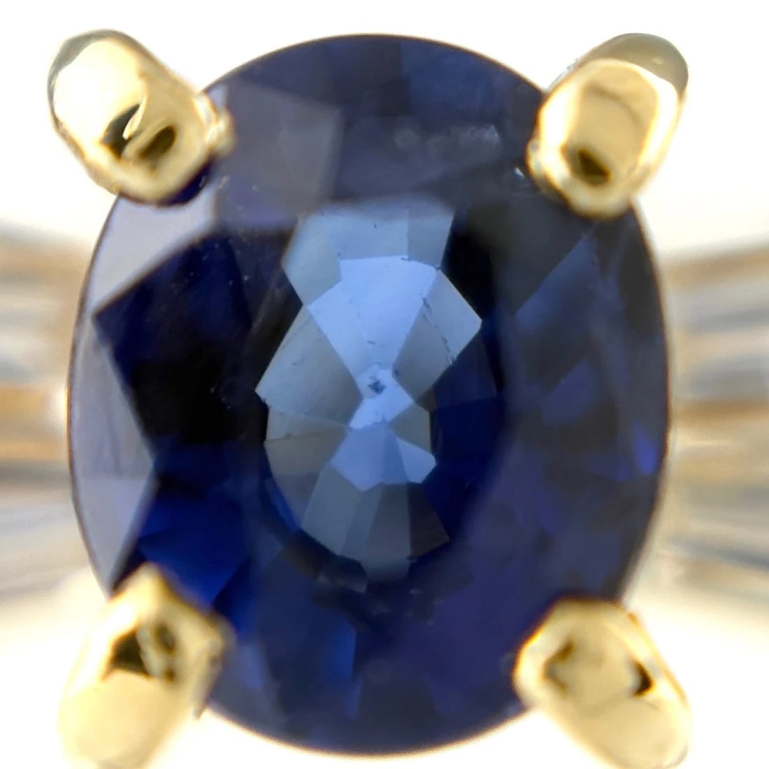 SAPPHIRE DESIGN RING YG MELEE DIAMOND RING: Sapphire Design Ring Yg Melee Diamond Ring Brand: Unbranded Type/Style: Ring Material: 18K YG, Main Stone Sapphire /Secondary Stone:Natural Color: YG Size: US6 Accessories: None Accessories Notice: