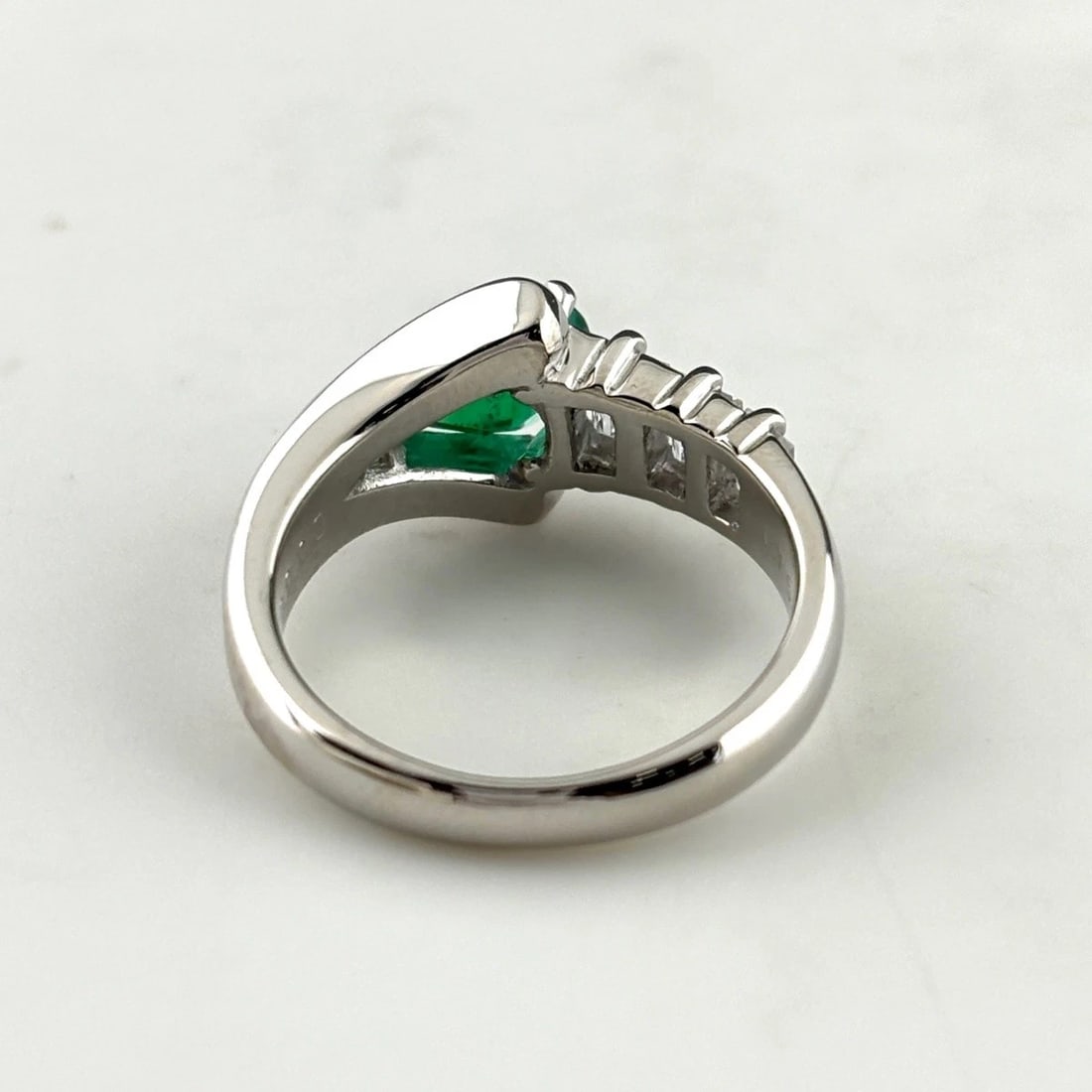 EMERALD PLATINUM RING MELEE DIAMOND RING - 3