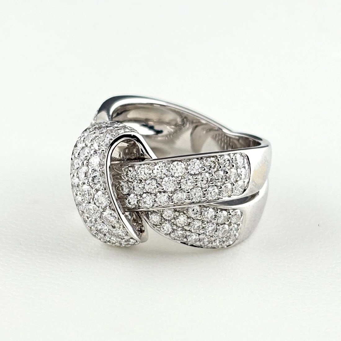 MELEE DIAMOND DESIGN RING 750: Melee Diamond Design Ring 750 Brand: Unbranded Type/Style: Ring Material: 750, Main Stone Natural Color: None Size: US6.5 Accessories: None Accessories Notice: When purchasing pre-owned goods, please