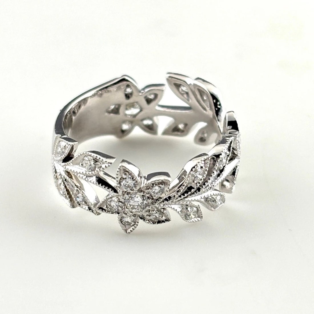 FLOWER MOTIF DESIGN RING MELEE DIAMOND FLOWER RING 18K: Flower Motif Design Ring Melee Diamond Flower Ring 18K Brand: Unbranded Type/Style: Ring Material: 18K, Main Stone Natural Color: None Size: US7 to 7.5 Accessories: None Accessories Notice: When