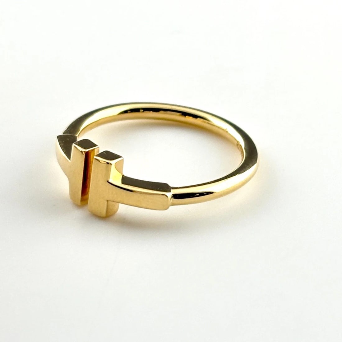 TIFFANY&CO. T WIRE RING YG RING 750: Tiffany&Co. T Wire Ring Yg Ring 750 Brand: TIFFANY&Co. Type/Style: Ring Material: 750YG, Main Stone None Color: YG Size: US5 Accessories: None Accessories Notice: When purchasing pre-owned