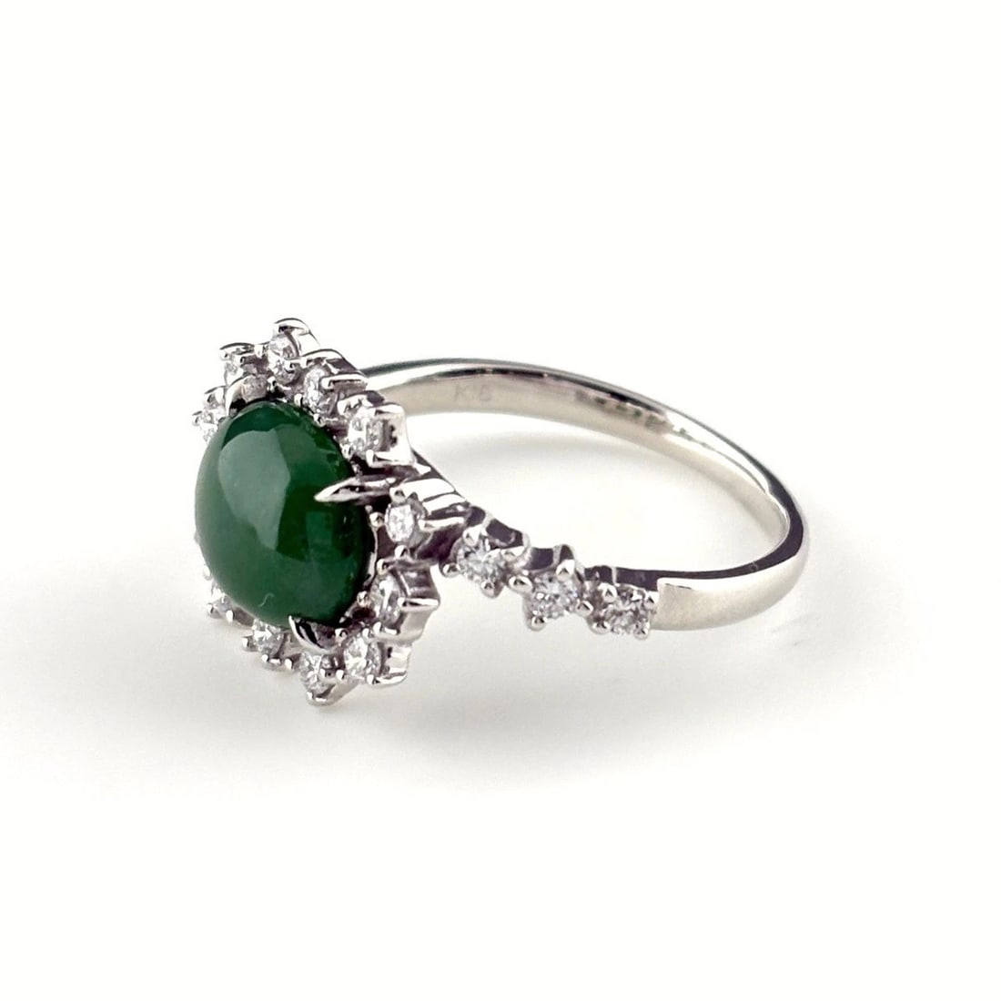 JADE DESIGN RING RING MELEE DIAMOND RING 18K: Jade Design Ring Ring Melee Diamond Ring 18K Brand: Unbranded Type/Style: Ring Material: 18K, Main Stone Jade /Secondary Stone:Natural Color: None Size: US6.5 to 7 Accessories: None Accessories