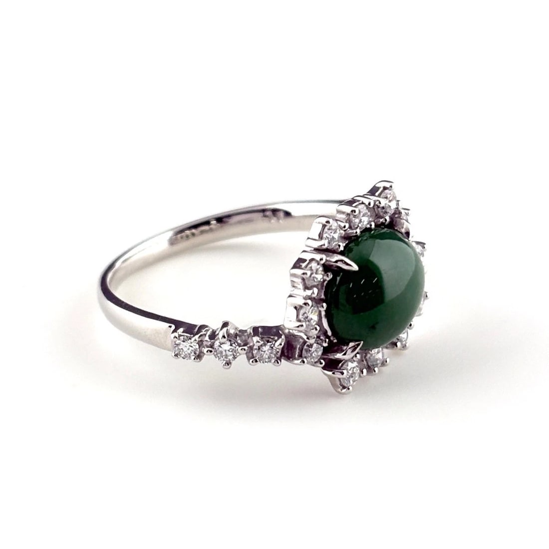 JADE DESIGN RING RING MELEE DIAMOND RING 18K - 2