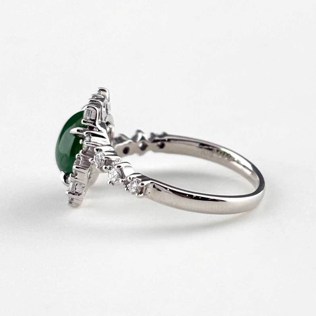 JADE DESIGN RING RING MELEE DIAMOND RING 18K - 3