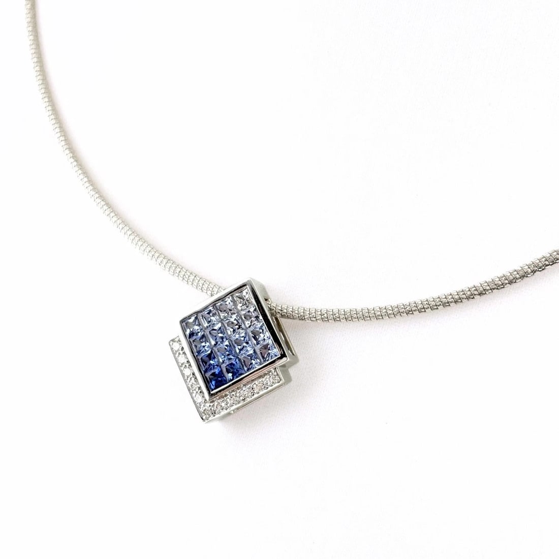 JEUNET SAPPHIRE NECKLACE WG PENDANT MELEE DIAMOND: Jeunet Sapphire Necklace Wg Pendant Melee Diamond Brand: Jeunet Type/Style: Necklace Material: 750WG, Main Stone Sapphire /Secondary Stone:Natural Color: WG Size: 19.3x16.5mm(0.8") Accessories: None