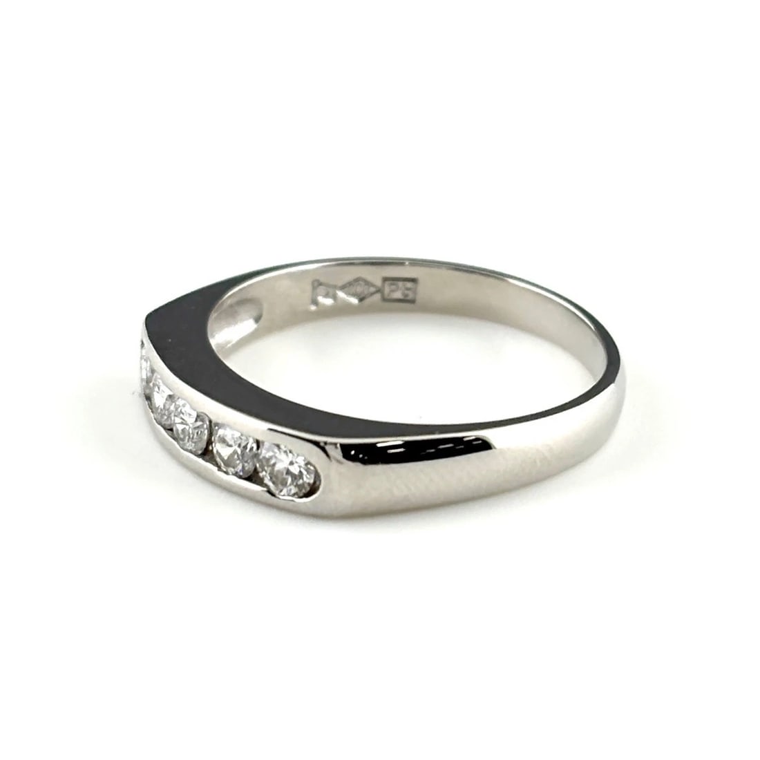MELEE DIAMOND DESIGN RING PLATINUM RING PT900: Melee Diamond Design Ring Platinum Ring Pt900 Brand: Unbranded Type/Style: Ring Material: Pt900, Main Stone Natural Color: None Size: US6.5 to 7 Accessories: None Accessories Notice: When