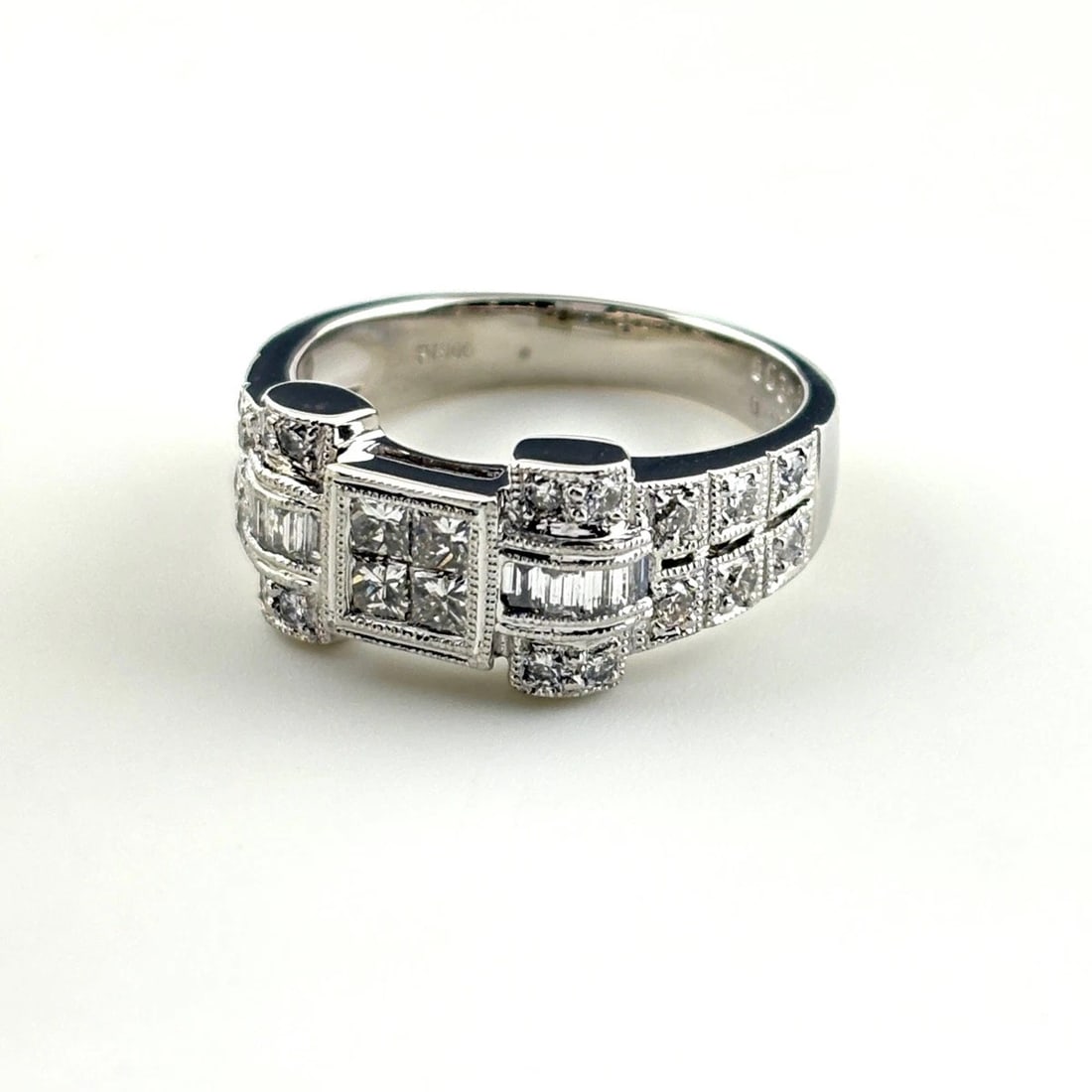 MELEE DIAMOND DESIGN RING PLATINUM RING PT900 DIAMOND: Melee Diamond Design Ring Platinum Ring Pt900 Diamond Brand: Unbranded Type/Style: Ring Material: Pt900, Main Stone Natural Color: None Size: US6.5 to 7 Accessories: None Accessories Notic