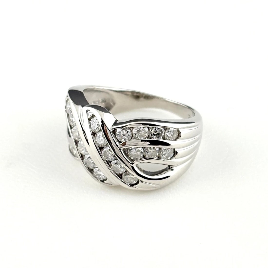 MELEE DIAMOND DESIGN RING PLATINUM RING DIAMOND: Melee Diamond Design Ring Platinum Ring Diamond Brand: Unbranded Type/Style: Ring Material: Pt850, Main Stone Natural Color: None Size: US5.5 to 6 Accessories: None Accessories Notice: Whe