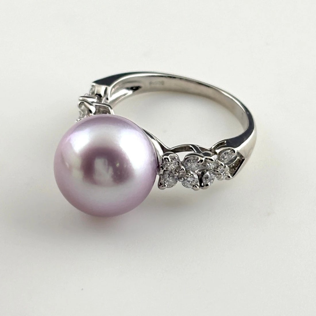 PEARL DESIGN RING PLATINUM MELEE DIAMOND RING: Pearl Design Ring Platinum Melee Diamond Ring Brand: Unbranded Type/Style: Ring Material: Pt900, Main Stone Pearl /Secondary Stone:Natural Color: None Size: US5 Accessories: None Accessories Notice: