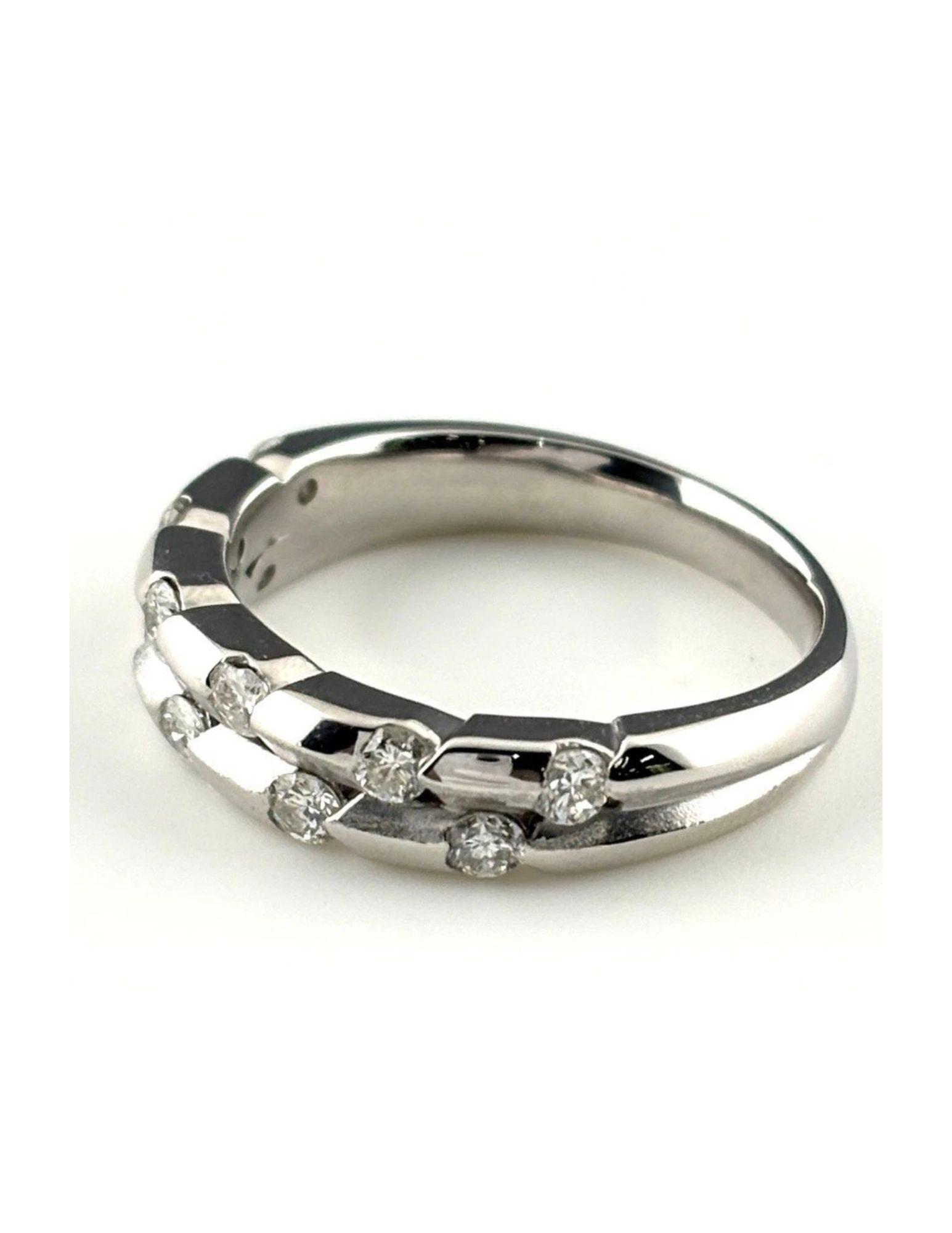 MELEE DIAMOND DESIGN RING PLATINUM RING PT900: Melee Diamond Design Ring Platinum Ring Pt900 Brand: Unbranded Type/Style: Ring Material: Pt900, Main Stone Natural Color: None Size: US8 Accessories: None Accessories Notice: When purchas