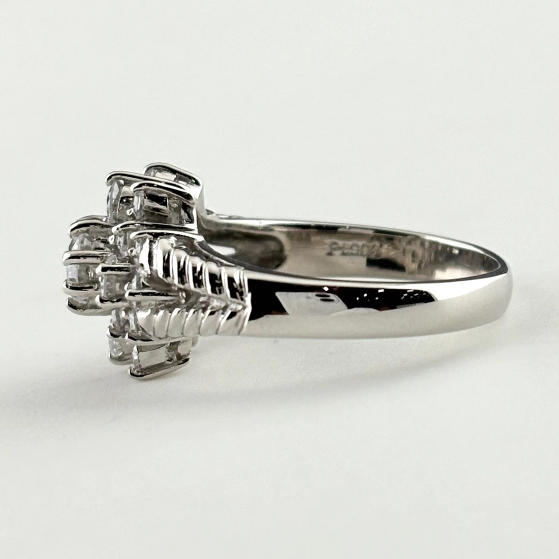 MELEE DIAMOND DESIGN RING PLATINUM RING PT900 DIAMOND: Melee Diamond Design Ring Platinum Ring Pt900 Diamond Brand: Unbranded Type/Style: Ring Material: Pt900, Main Stone Natural Color: None Size: US6.5 Accessories: None Accessories Notice: When