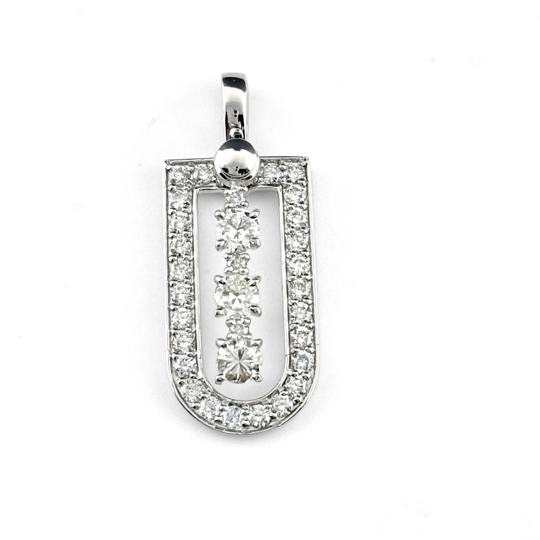 MELEE DIAMOND DESIGN PENDANT HEAD 18K DIAMOND: Melee Diamond Design Pendant Head 18K Diamond Brand: Unbranded Type/Style: Pendant Head Material: 18K, Main Stone Natural Color: None Size: 4.5x2.3mm(0.2") Accessories: None Accessories Notice: When