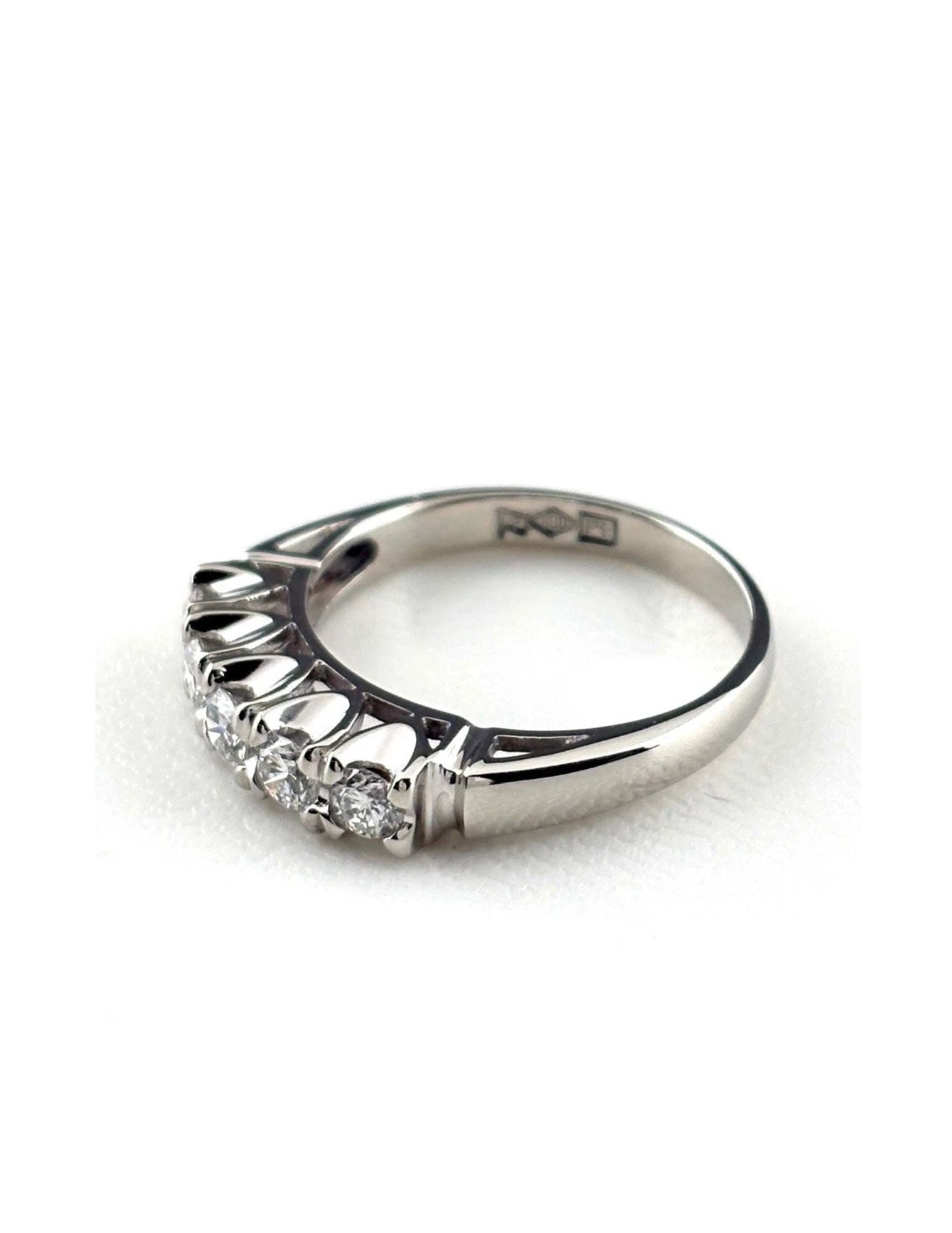 MELEE DIAMOND DESIGN RING PLATINUM RING PT900: Melee Diamond Design Ring Platinum Ring Pt900 Brand: Unbranded Type/Style: Ring Material: Pt900, Main Stone Natural Color: None Size: US6 to 6.5 Accessories: None Accessories Notice: When purchasing