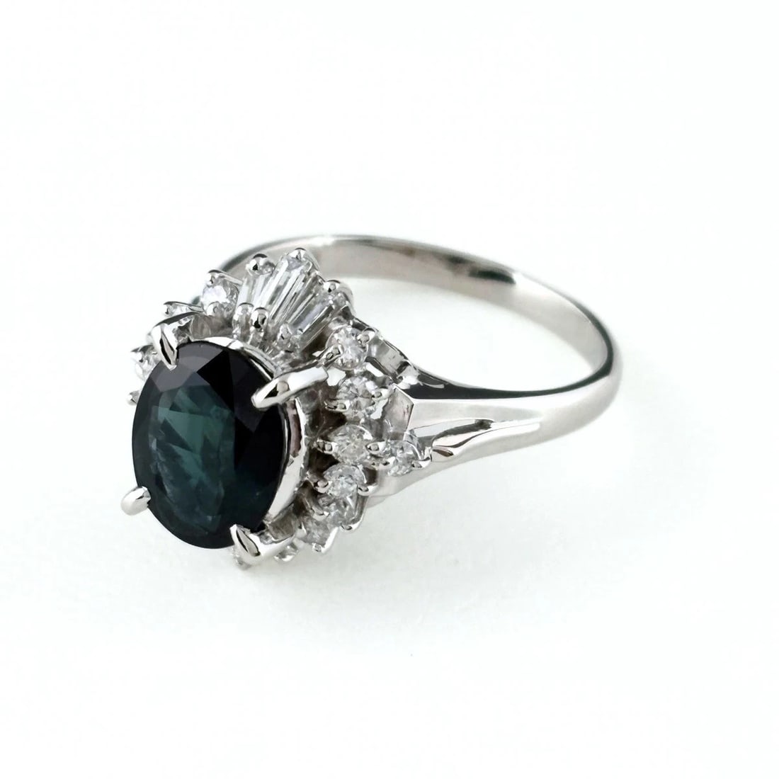 SAPPHIRE DESIGN RING PLATINUM MELEE DIAMOND RING PT900: Sapphire Design Ring Platinum Melee Diamond Ring Pt900 Brand: Unbranded Type/Style: Ring Material: Pt900, Main Stone Sapphire /Secondary Stone:Natural Color: None Size: US6.5 to 7 Accessories: None