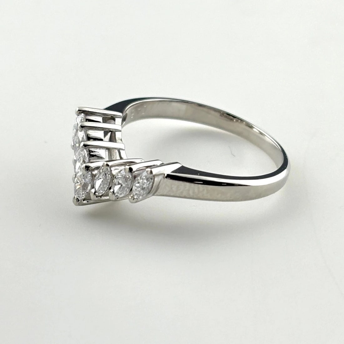 MELEE DIAMOND DESIGN RING PLATINUM RING: Melee Diamond Design Ring Platinum Ring Brand: Unbranded Type/Style: Ring Material: Pt900, Main Stone Natural Color: None Size: US6.5 Accessories: None Accessories Notice: When purchasing