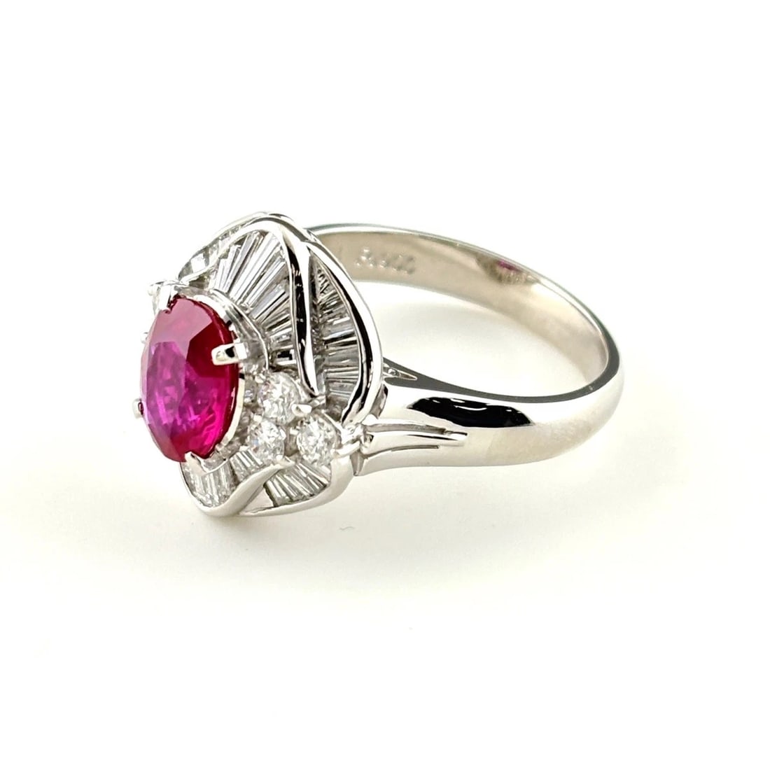 RUBY DESIGN RING PLATINUM MELEE DIAMOND RING DIAMOND: Ruby Design Ring Platinum Melee Diamond Ring Diamond Brand: Unbranded Type/Style: Ring Material: Pt900, Main Stone Ruby /Secondary Stone:Natural Color: None Size: US6 to 6.5 Accessories: None