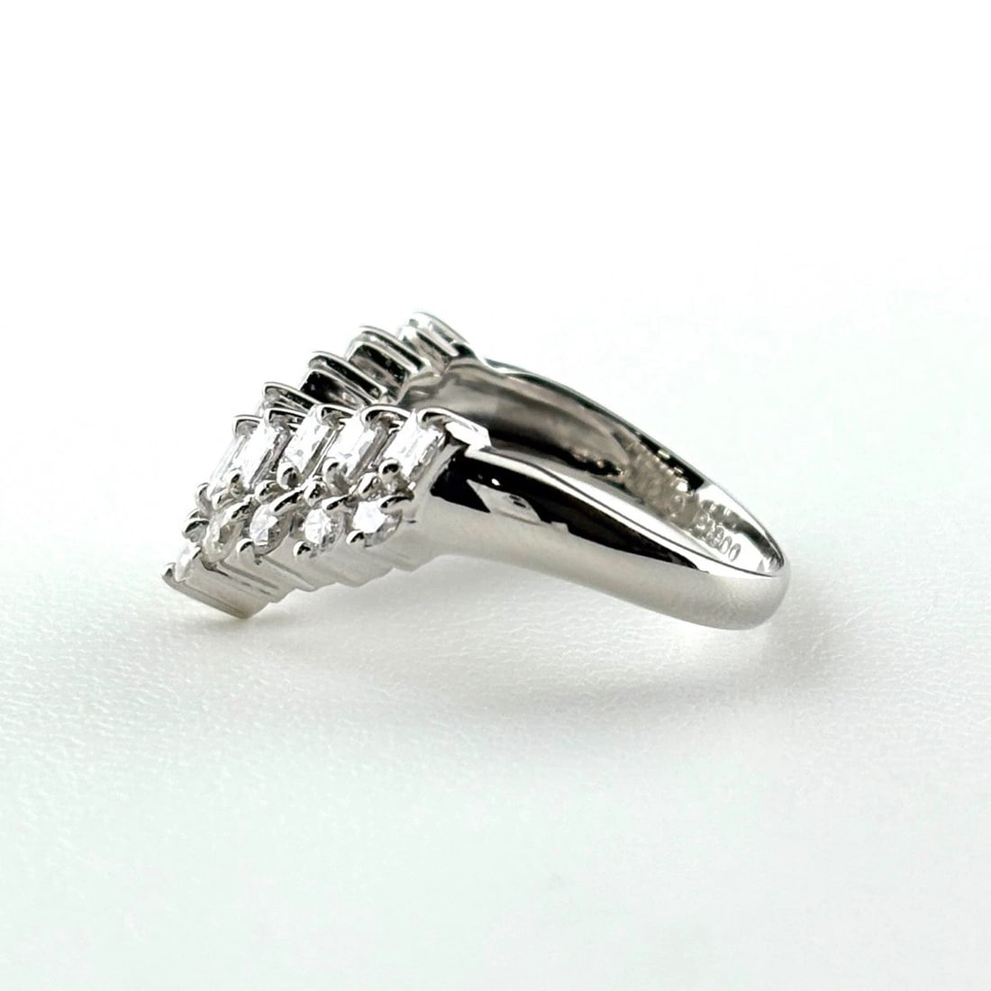 MELEE DIAMOND DESIGN RING PLATINUM RING PT900 DIAMOND: Melee Diamond Design Ring Platinum Ring Pt900 Diamond Brand: Unbranded Type/Style: Ring Material: Pt900, Main Stone Natural Color: None Size: US5.5 Accessories: None Accessories Notice: When