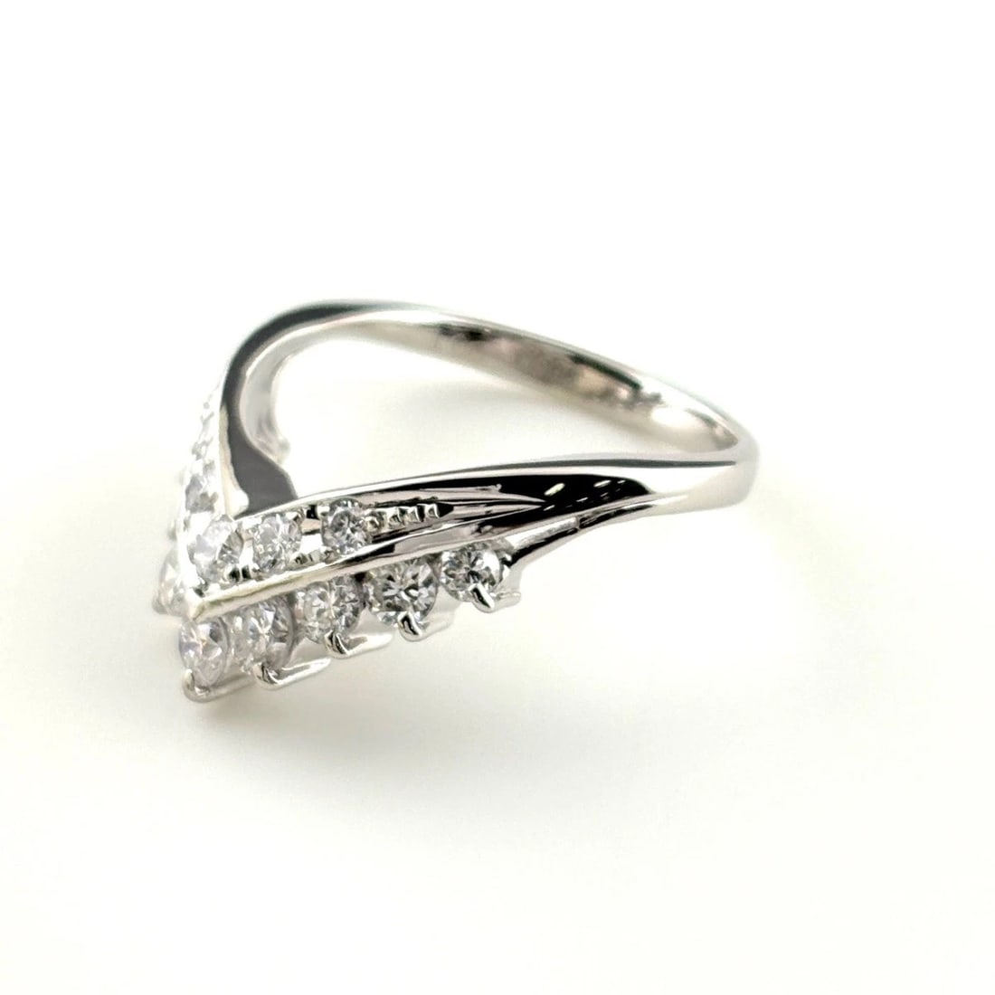 MELEE DIAMOND DESIGN RING PLATINUM RING PT900 DIAMOND: Melee Diamond Design Ring Platinum Ring Pt900 Diamond Brand: Unbranded Type/Style: Ring Material: Pt900, Main Stone Natural Color: None Size: US7 to 7.5 Accessories: None Accessories Notice: When