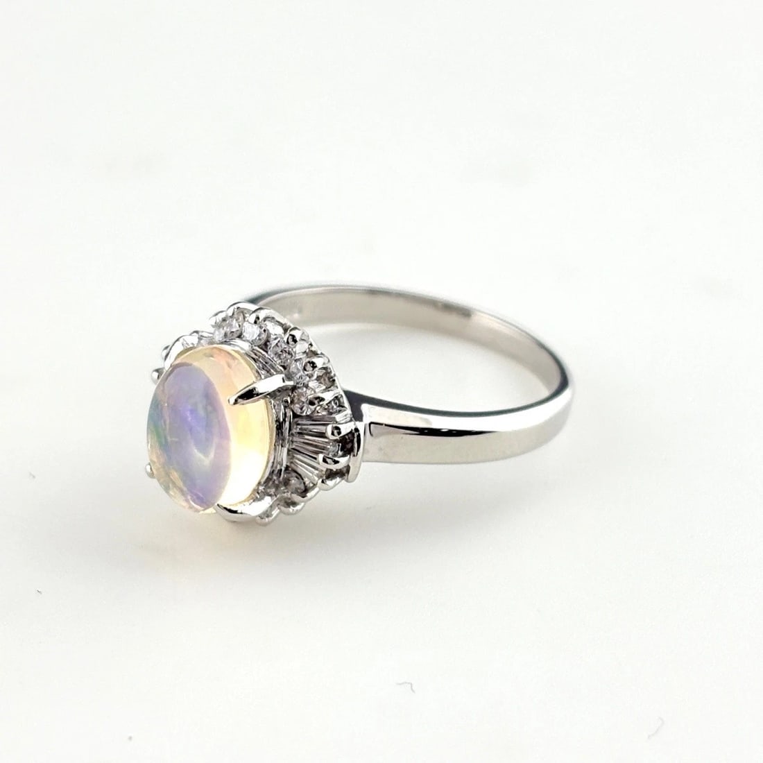 OPAL DESIGN RING PLATINUM MELEE DIAMOND RING PT900: Opal Design Ring Platinum Melee Diamond Ring Pt900 Brand: Unbranded Type/Style: Ring Material: Pt900, Main Stone Opal /Secondary Stone:Natural Color: None Size: US6.5 to 7 Accessories: None