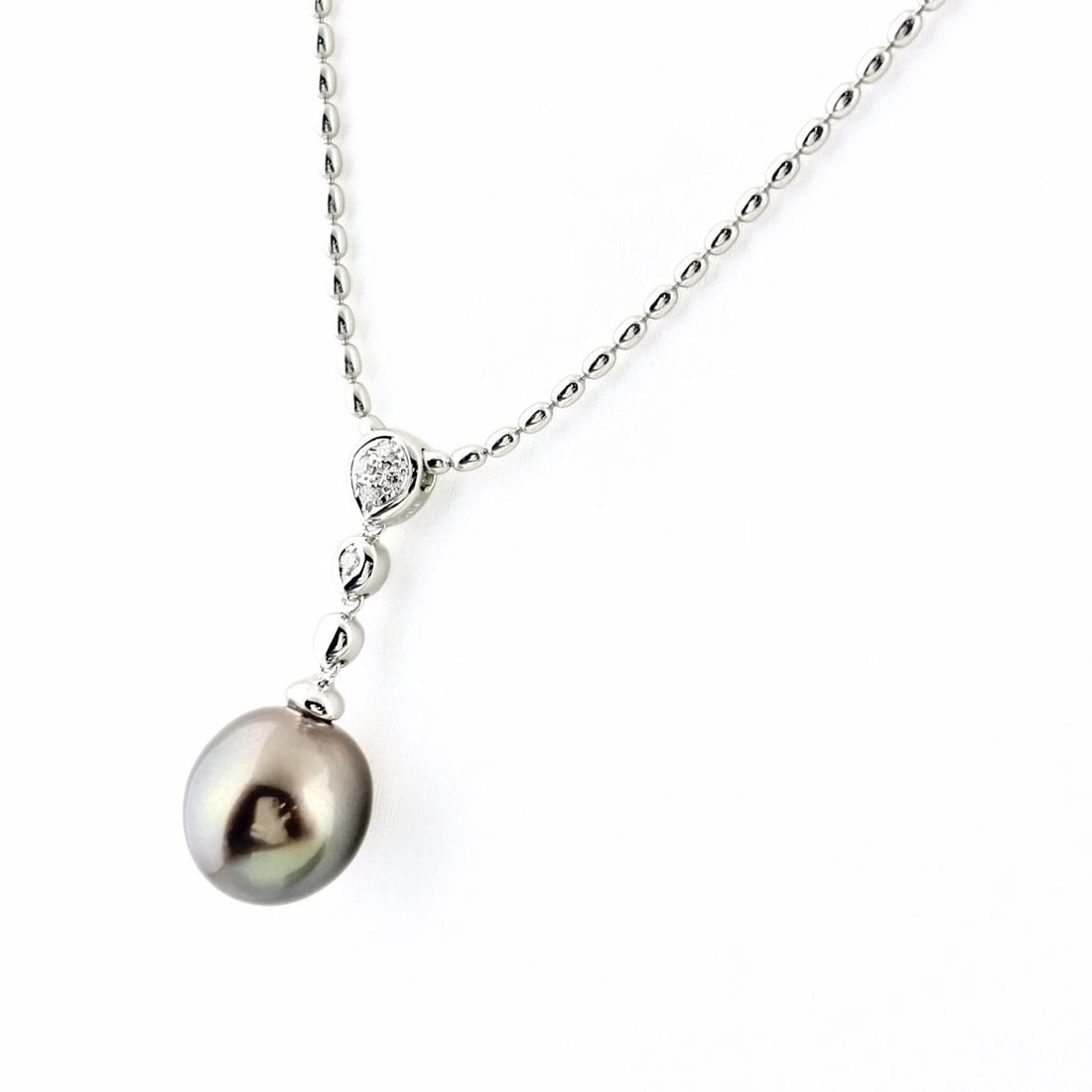 TASAKI PEARL NECKLACE PLATINUM WG PENDANT: Tasaki Pearl Necklace Platinum Wg Pendant Brand: TASAKI Type/Style: Necklace Material: Pt850, Main Stone Pearl /Secondary Stone:Natural Color: None Size: 34.9x13.2mm(1.4") Accessories: None