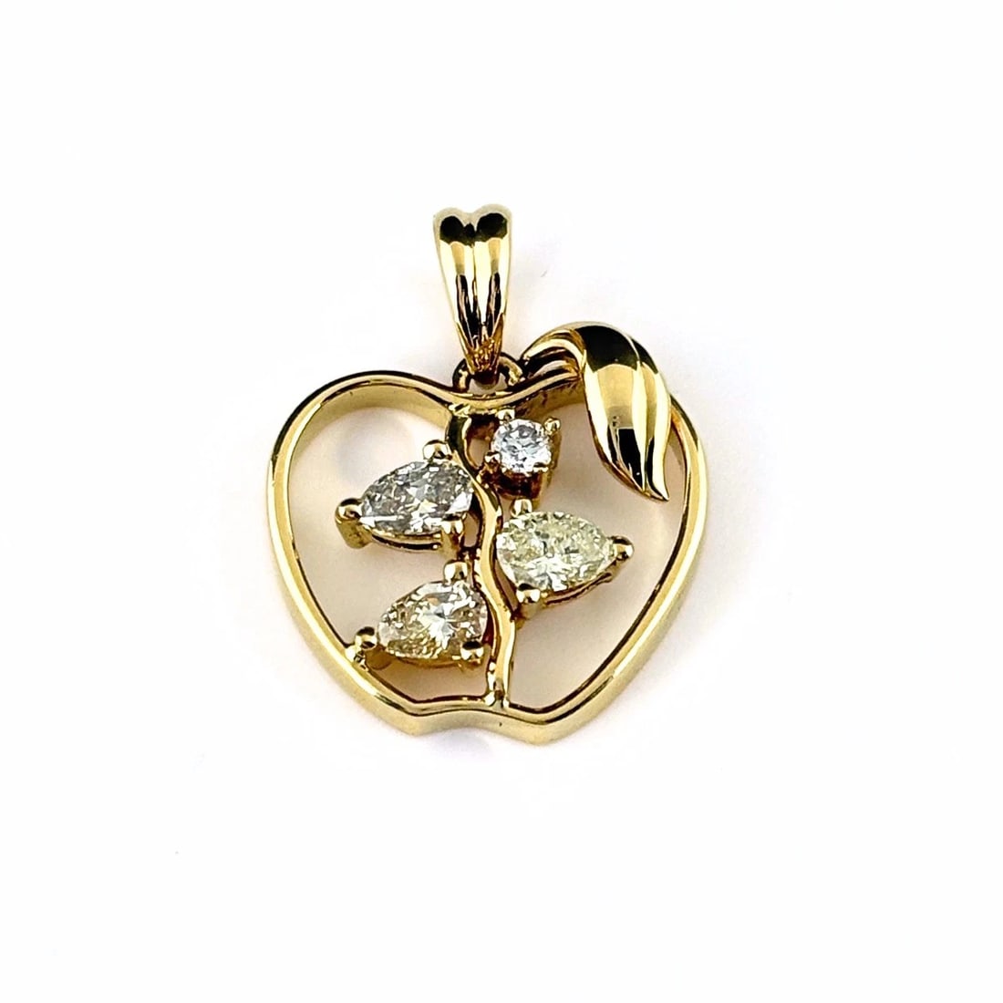 MELEE DIAMOND DESIGN YG PENDANT HEAD 18K: Melee Diamond Design Yg Pendant Head 18K Brand: Unbranded Type/Style: Pendant Head Material: 18K YG, Main Stone Natural Color: YG Size: 20.9x16.8mm(0.8") Accessories: None Accessories Notice: When