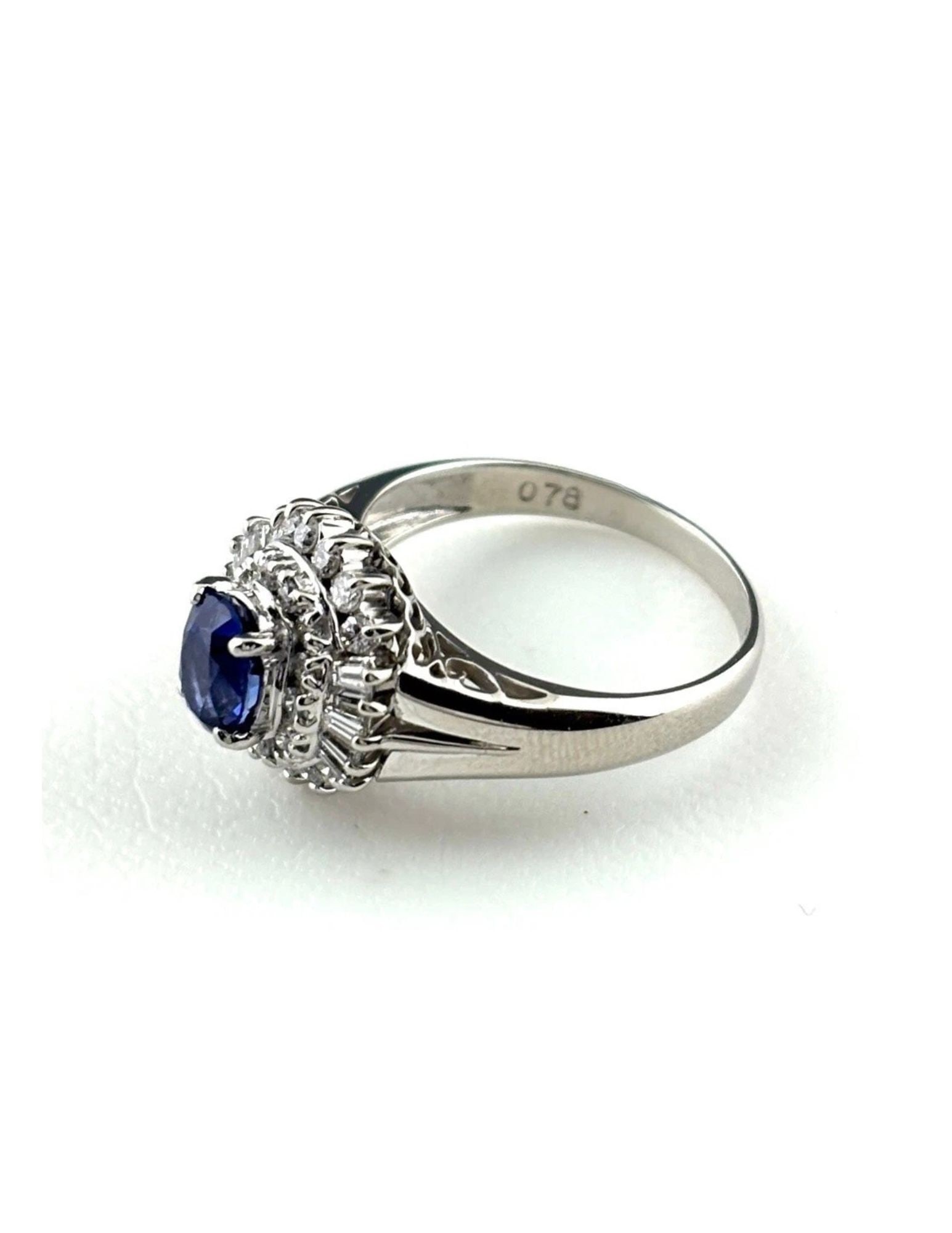 SAPPHIRE DESIGN RING PLATINUM MELEE DIAMOND RING: Sapphire Design Ring Platinum Melee Diamond Ring Brand: Unbranded Type/Style: Ring Material: Pt900, Main Stone Sapphire /Secondary Stone:Natural Color: None Size: US5.5 Accessories: None A
