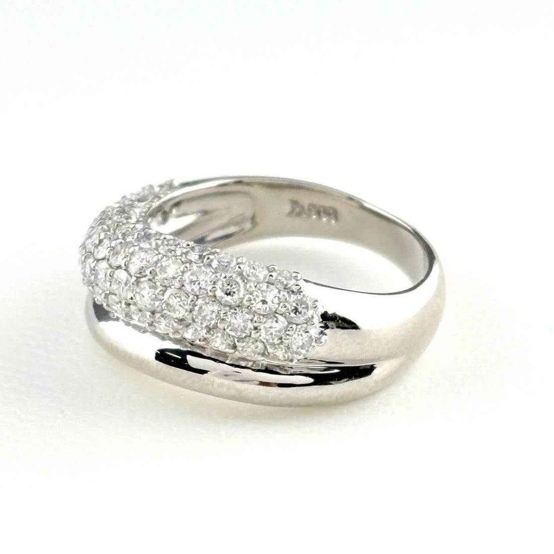MELEE DIAMOND DESIGN RING PLATINUM RING PT900: Melee Diamond Design Ring Platinum Ring Pt900 Brand: Unbranded Type/Style: Ring Material: Pt900, Main Stone Natural Color: None Size: US4 to 4.5 Accessories: None Accessories Notice: When purchasing