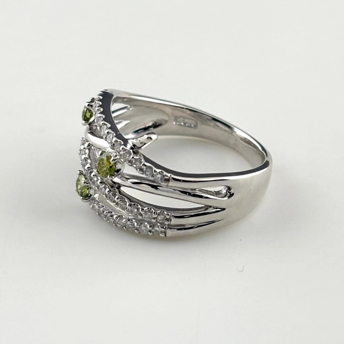MELEE DIAMOND DESIGN RING WG RING 18K: Melee Diamond Design Ring Wg Ring 18K Brand: Unbranded Type/Style: Ring Material: 18K WG, Main Stone Natural Color: WG Size: US6 to 6.5 Accessories: None Accessories Notice: When purchasing pre-owned