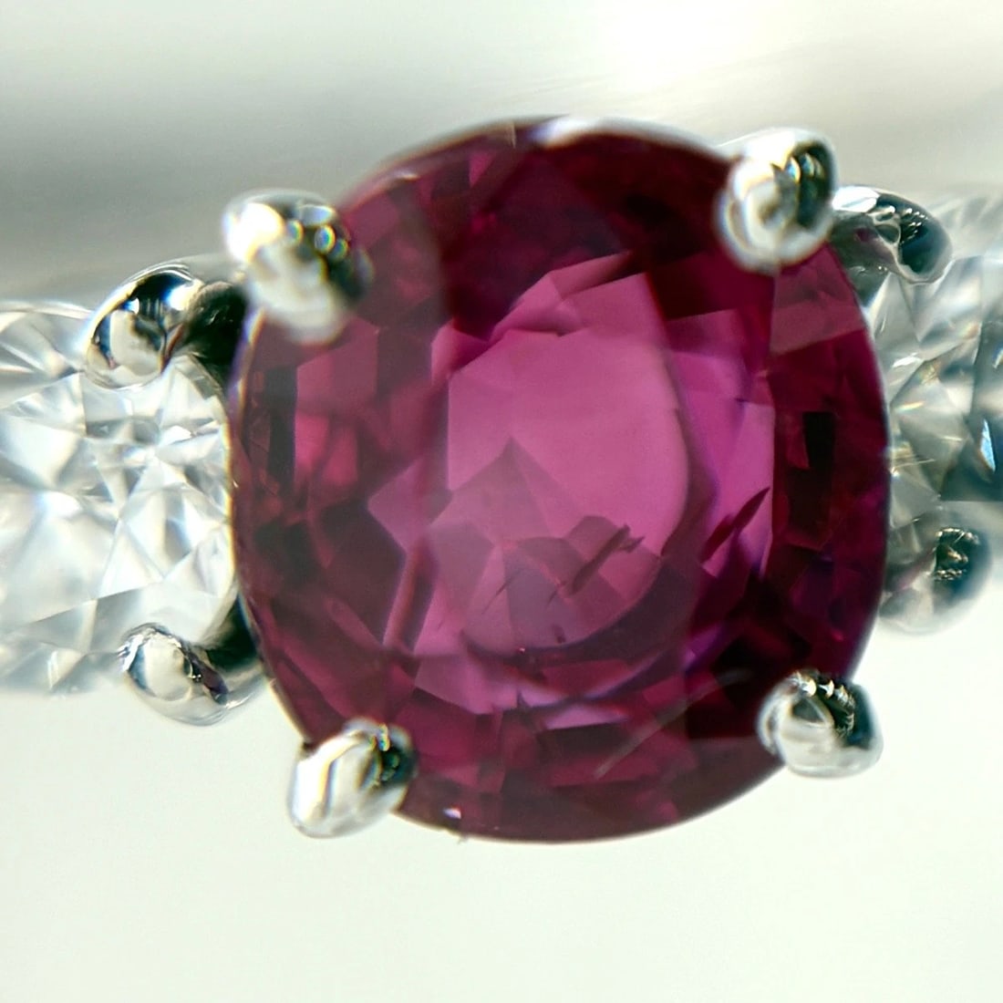 RUBY DESIGN RING PLATINUM MELEE DIAMOND RING - 2