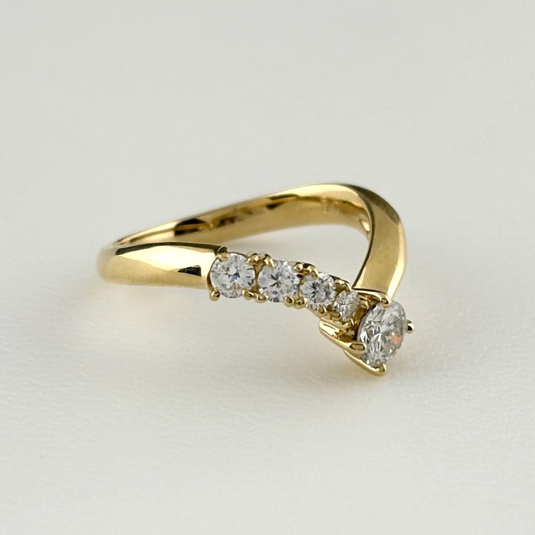 MELEE DIAMOND DESIGN RING YG RING 18K DIAMOND: Melee Diamond Design Ring Yg Ring 18K Diamond Brand: Unbranded Type/Style: Ring Material: 18K YG, Main Stone Natural Color: YG Size: US6 to 6.5 Accessories: None Accessories Notice: When p