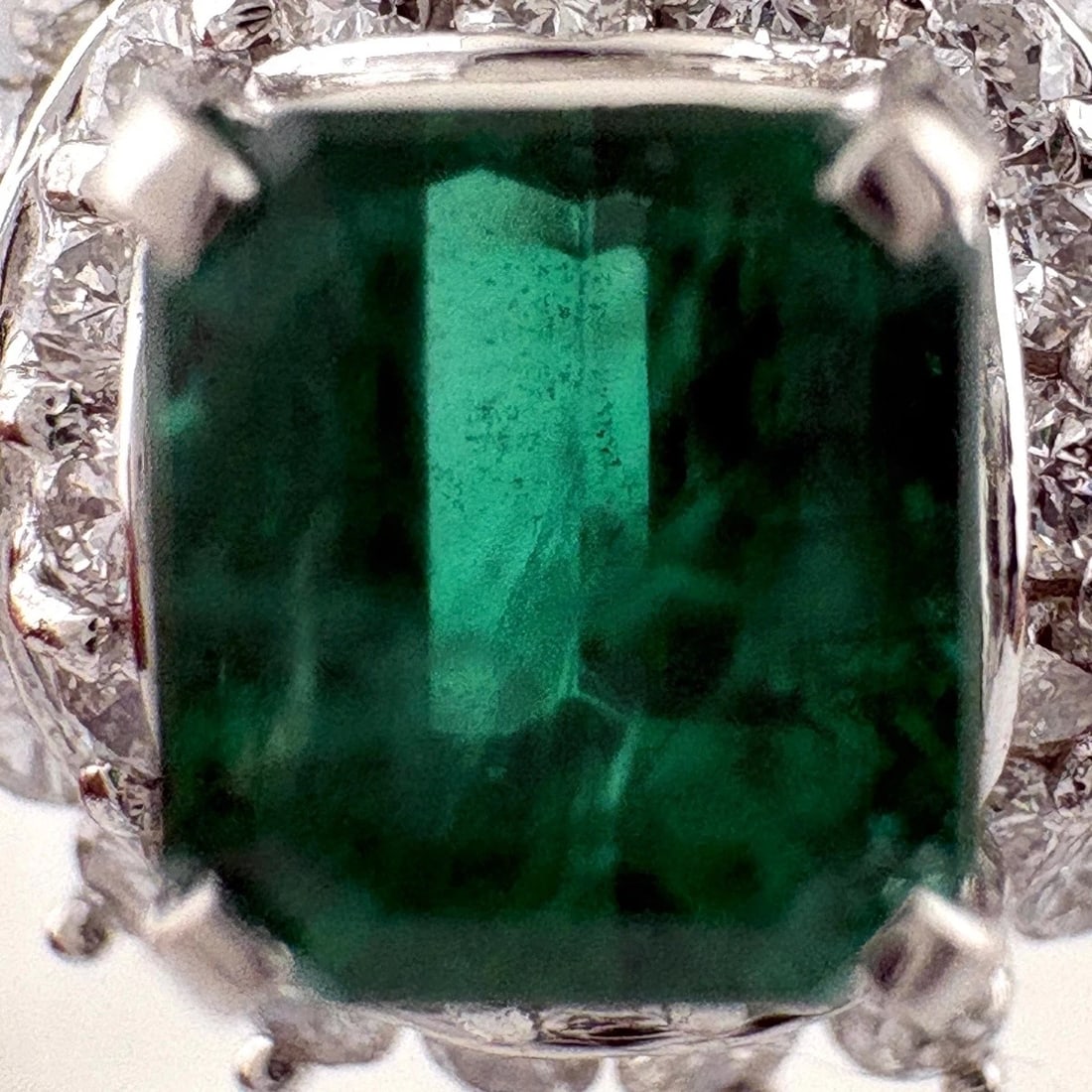 EMERALD DESIGN RING PLATINUM MELEE DIAMOND RING - 2