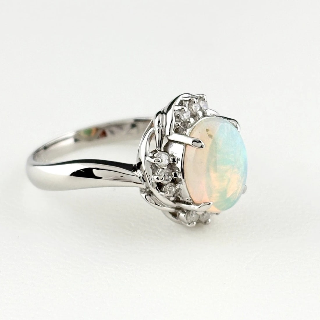 OPAL DESIGN RING PLATINUM MELEE DIAMOND RING PT900: Opal Design Ring Platinum Melee Diamond Ring Pt900 Brand: Unbranded Type/Style: Ring Material: Pt900, Main Stone Opal /Secondary Stone:Natural Color: None Size: US7.5 to 8 Accessories: None