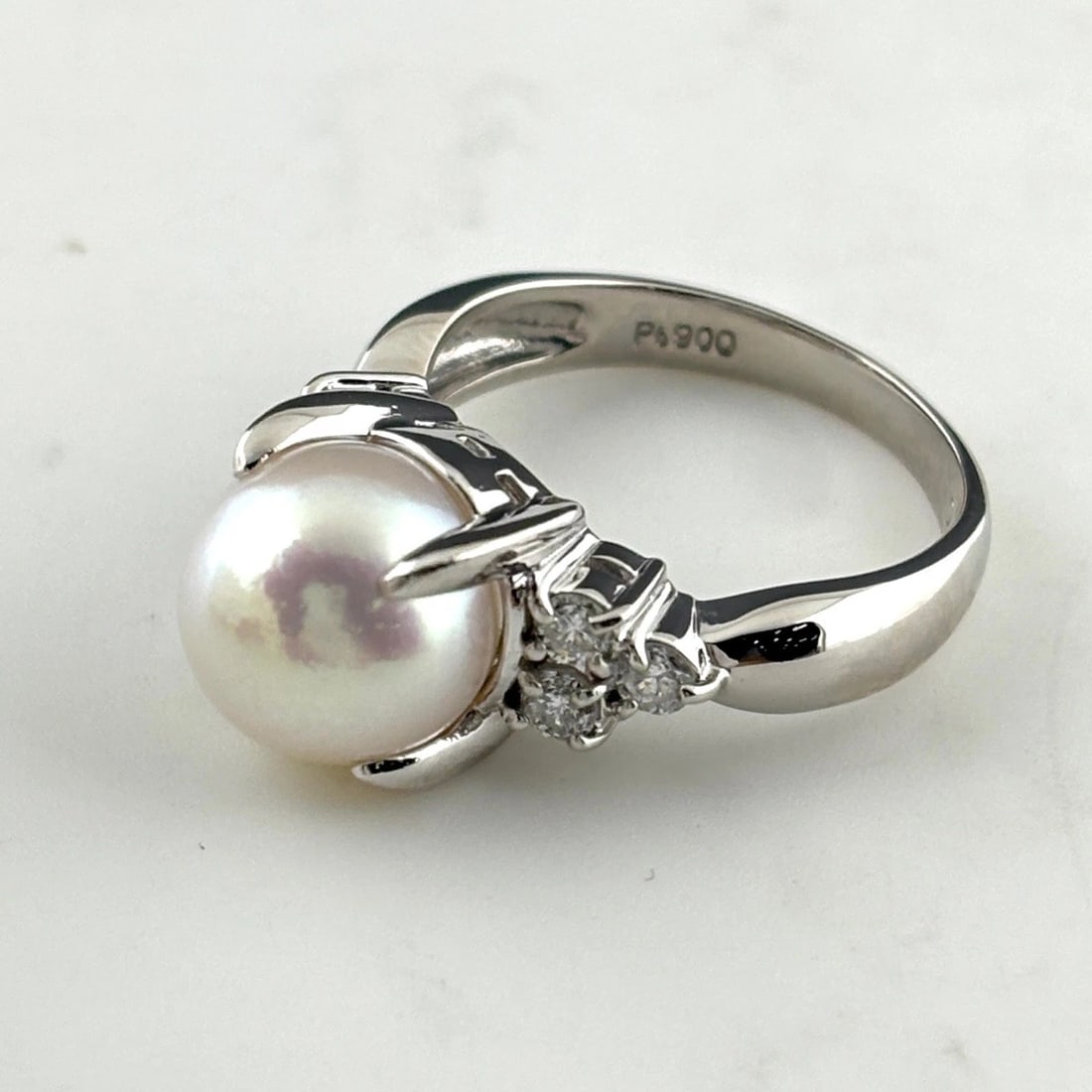 PEARL DESIGN RING PLATINUM MELEE DIAMOND PEARL RING: Pearl Design Ring Platinum Melee Diamond Pearl Ring Brand: Unbranded Type/Style: Ring Material: Pt900, Main Stone Pearl /Secondary Stone:Natural Color: None Size: US6.5 to 7 Accessories: None
