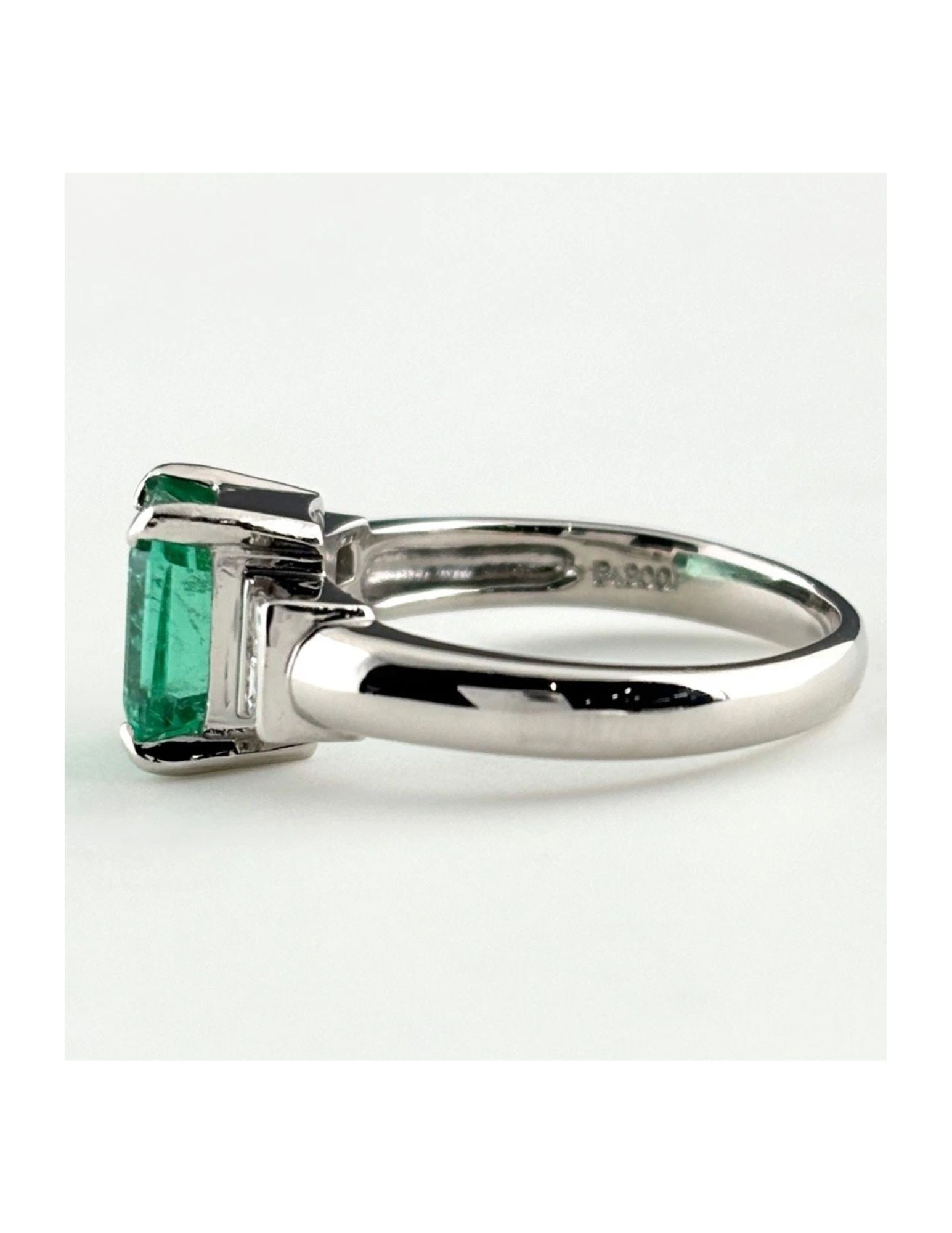 EMERALD DESIGN RING PLATINUM MELEE DIAMOND RING - 2