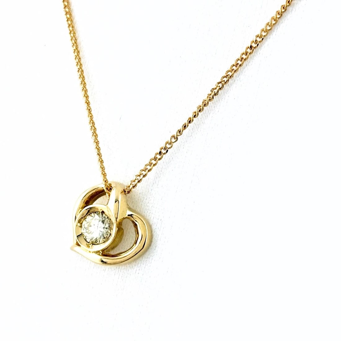 HEART MOTIF DESIGN NECKLACE YG PENDANT DIAMOND NECKLACE: Heart Motif Design Necklace Yg Pendant Diamond Necklace Brand: Unbranded Type/Style: Necklace Material: 18K YG, Main Stone Natural Color: YG Size: 9.1x9.7mm(0.4") Accessories: None Accesso