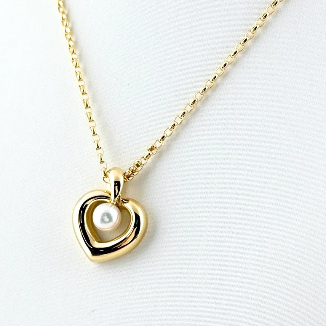 MIKIMOTO PEARL NECKLACE YG PENDANT NECKLACE: Mikimoto Pearl Necklace Yg Pendant Necklace Brand: MIKIMOTO Type/Style: Necklace Material: 18K YG, Main Stone Pearl /Secondary Stone:Natural Color: YG Size: 17.7x14.2mm(0.7") Accessories: None