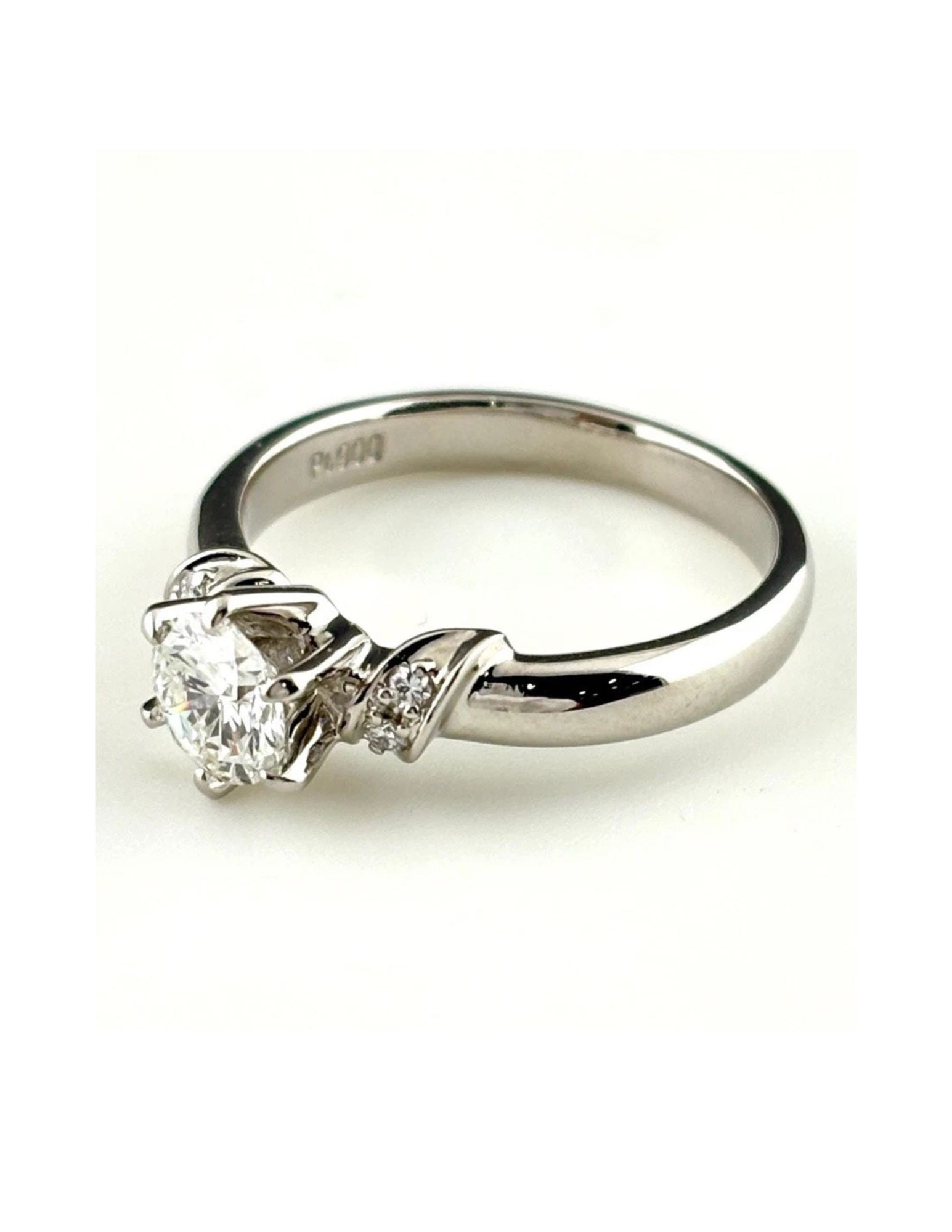DIAMOND PLATINUM MELEE DIAMOND RING PT900 DIAMOND: Diamond Platinum Melee Diamond Ring Pt900 Diamond Brand: Unbranded Type/Style: Ring Material: Pt900, Main Stone Natural Color: None Size: US5 Accessories: None Accessories Notice: When purchasing