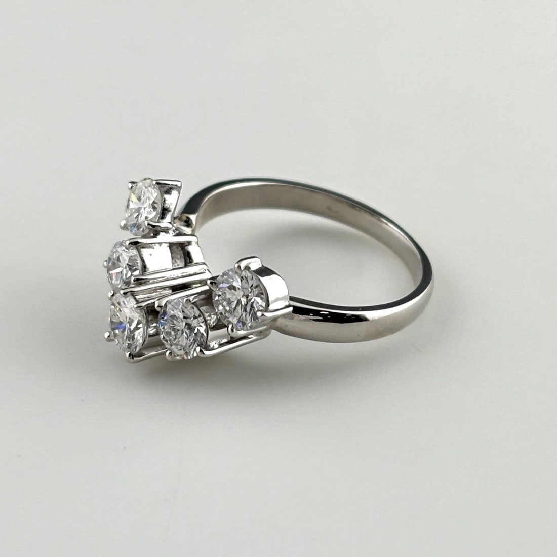 MELEE DIAMOND DESIGN RING PLATINUM RING PT900: Melee Diamond Design Ring Platinum Ring Pt900 Brand: Unbranded Type/Style: Ring Material: Pt900, Main Stone Natural Color: None Size: US5 Accessories: None Accessories Notice: When purchas