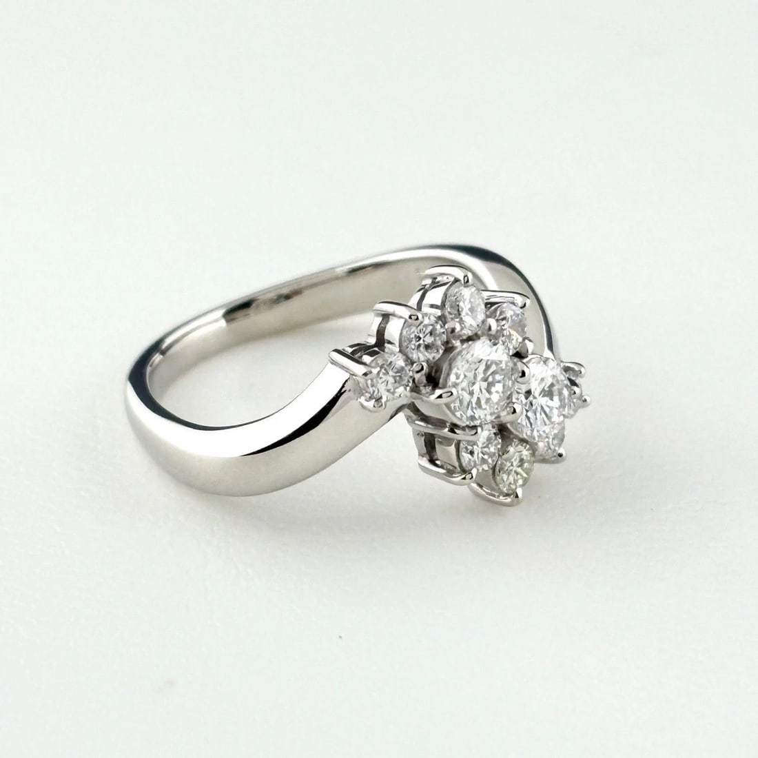 MELEE DIAMOND DESIGN RING PLATINUM RING - 3
