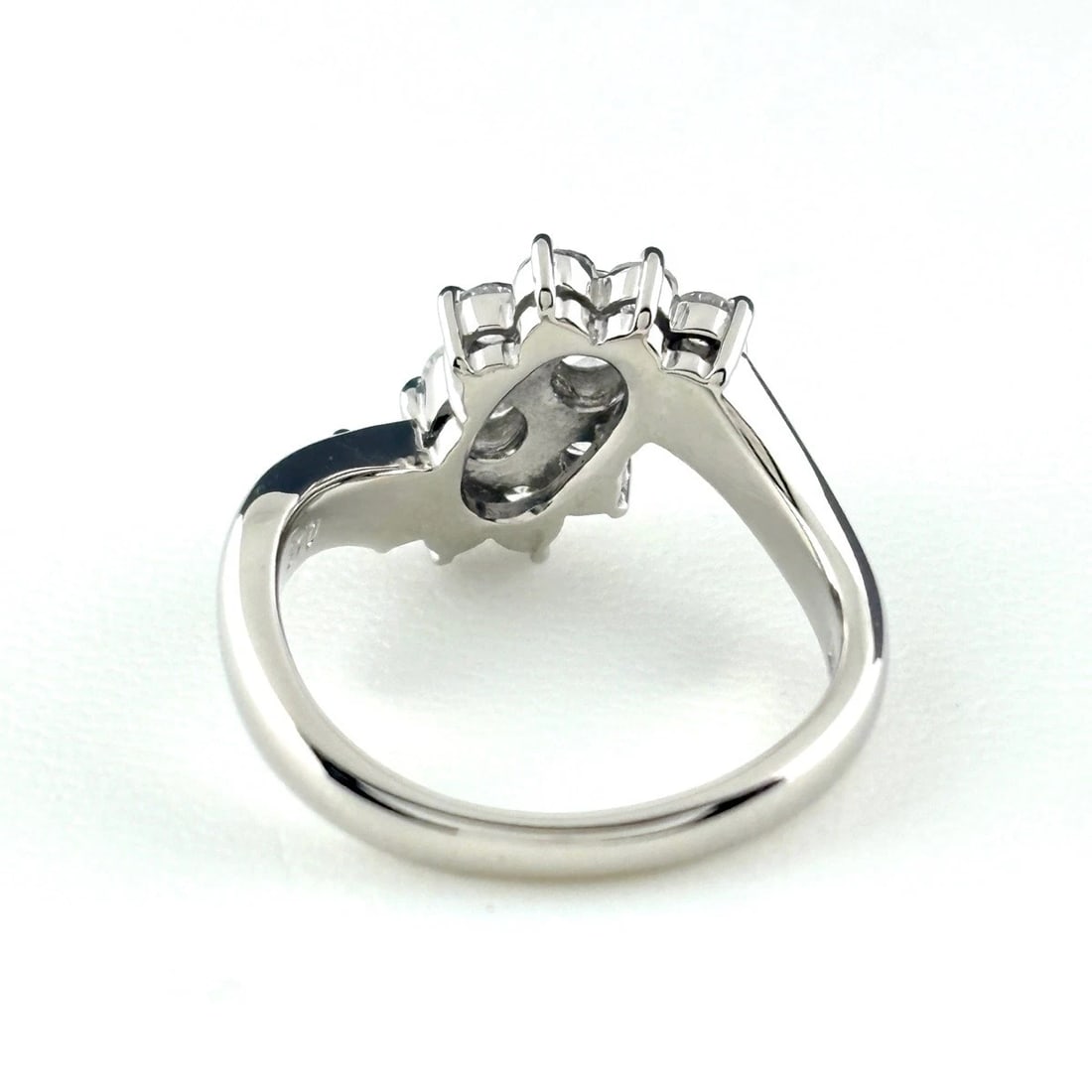 MELEE DIAMOND DESIGN RING PLATINUM RING - 4