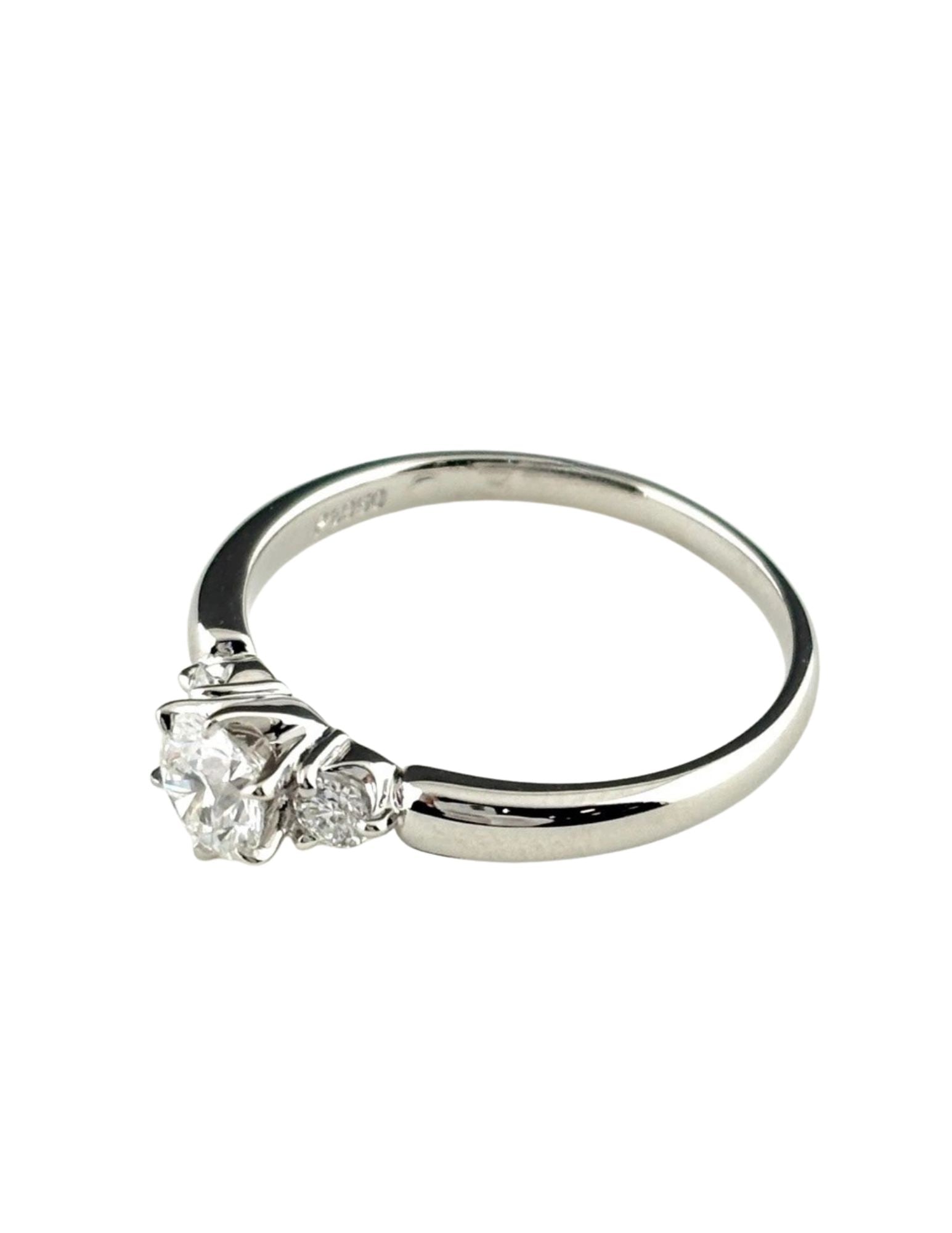 DIAMOND PLATINUM RING MELEE DIAMOND RING: Diamond Platinum Ring Melee Diamond Ring Brand: Unbranded Type/Style: Ring Material: Pt950, Main Stone Natural Color: None Size: US6 Accessories: None Accessories Notice: When purchasing pre-owned