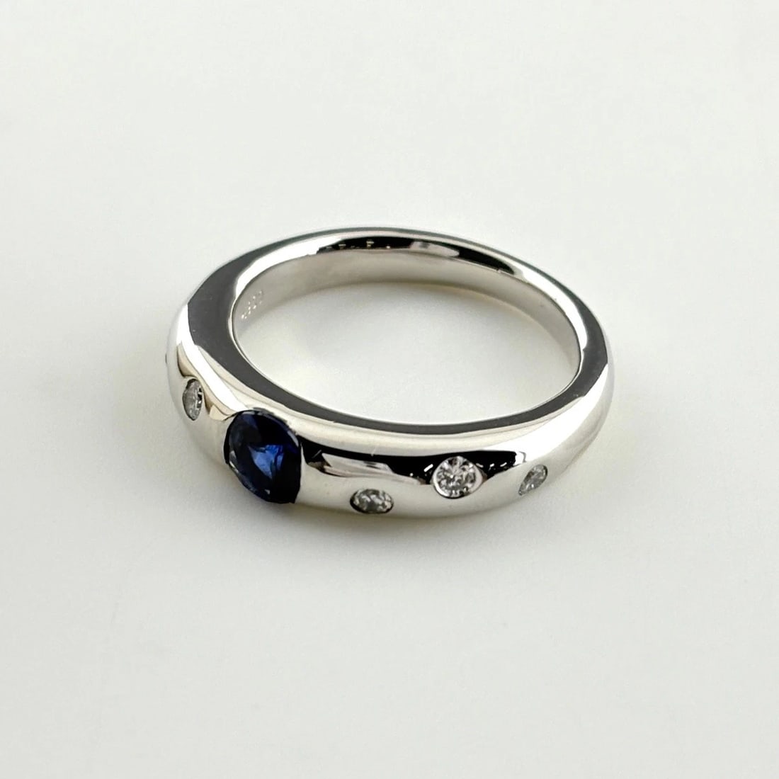 SAPPHIRE DESIGN RING PLATINUM MELEE DIAMOND RING: Sapphire Design Ring Platinum Melee Diamond Ring Brand: Unbranded Type/Style: Ring Material: Pt900, Main Stone Sapphire /Secondary Stone:Natural Color: None Size: US5 to 5.5 Accessories: None