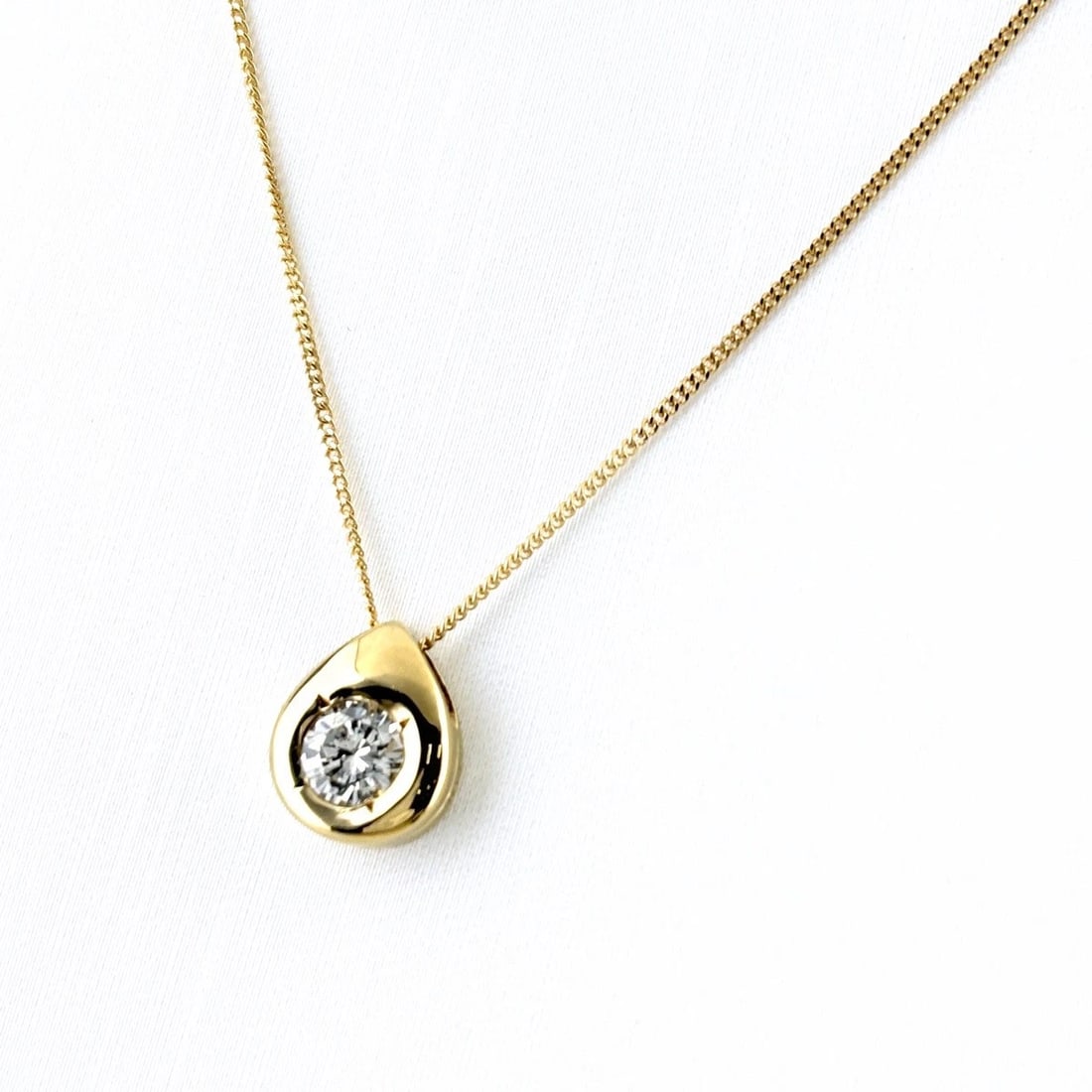 DIAMOND DESIGN NECKLACE YG PENDANT 750 NECKLACE: Diamond Design Necklace Yg Pendant 750 Necklace Brand: Unbranded Type/Style: Necklace Material: 18K YG, Main Stone Natural Color: YG Size: 10.1x8.3mm(0.4") Accessories: None Accessories Notice: When