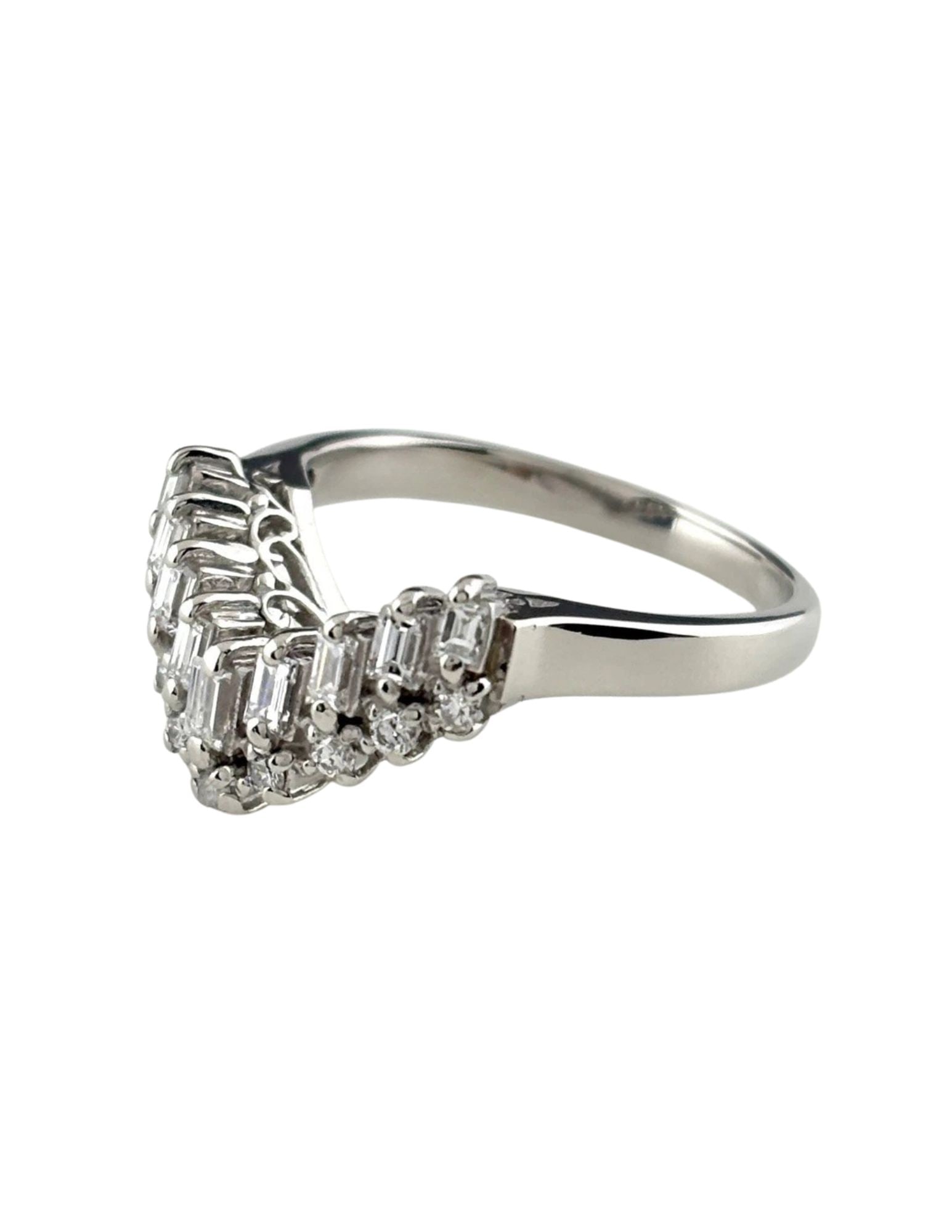 MELEE DIAMOND DESIGN RING PLATINUM RING PT900 DIAMOND: Melee Diamond Design Ring Platinum Ring Pt900 Diamond Brand: Unbranded Type/Style: Ring Material: Pt900, Main Stone Natural Color: None Size: US6 to 6.5 Accessories: None Accessories Notic