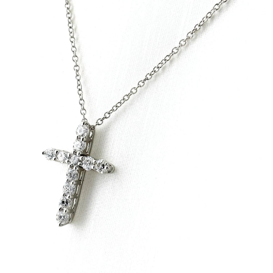 TIFFANY&CO. CROSS MOTIF NECKLACE PLATINUM PENDANT: Tiffany&Co. Cross Motif Necklace Platinum Pendant Brand: TIFFANY&Co. Type/Style: Necklace Material: Pt950, Main Stone Natural Color: None Size: 18.2x13.3mm(0.7") Accessories: None Accessor