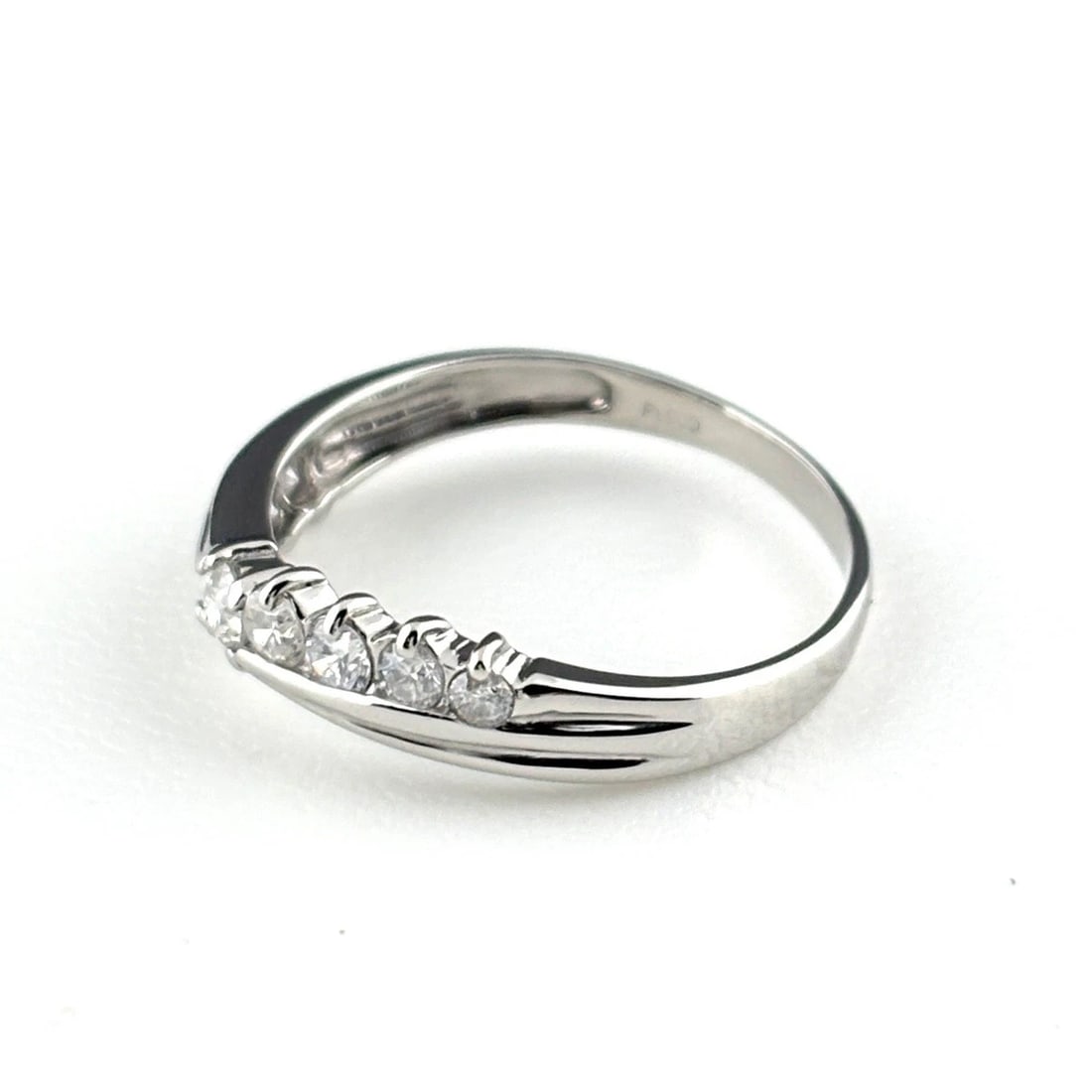 MELEE DIAMOND DESIGN RING PLATINUM RING PT900 DIAMOND: Melee Diamond Design Ring Platinum Ring Pt900 Diamond Brand: Unbranded Type/Style: Ring Material: Pt900, Main Stone Natural Color: None Size: US7 to 7.5 Accessories: None Accessories Notice: When